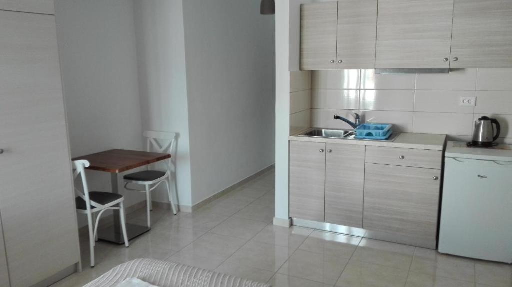 Deluxe Triple Room with Sea View - Photo 6