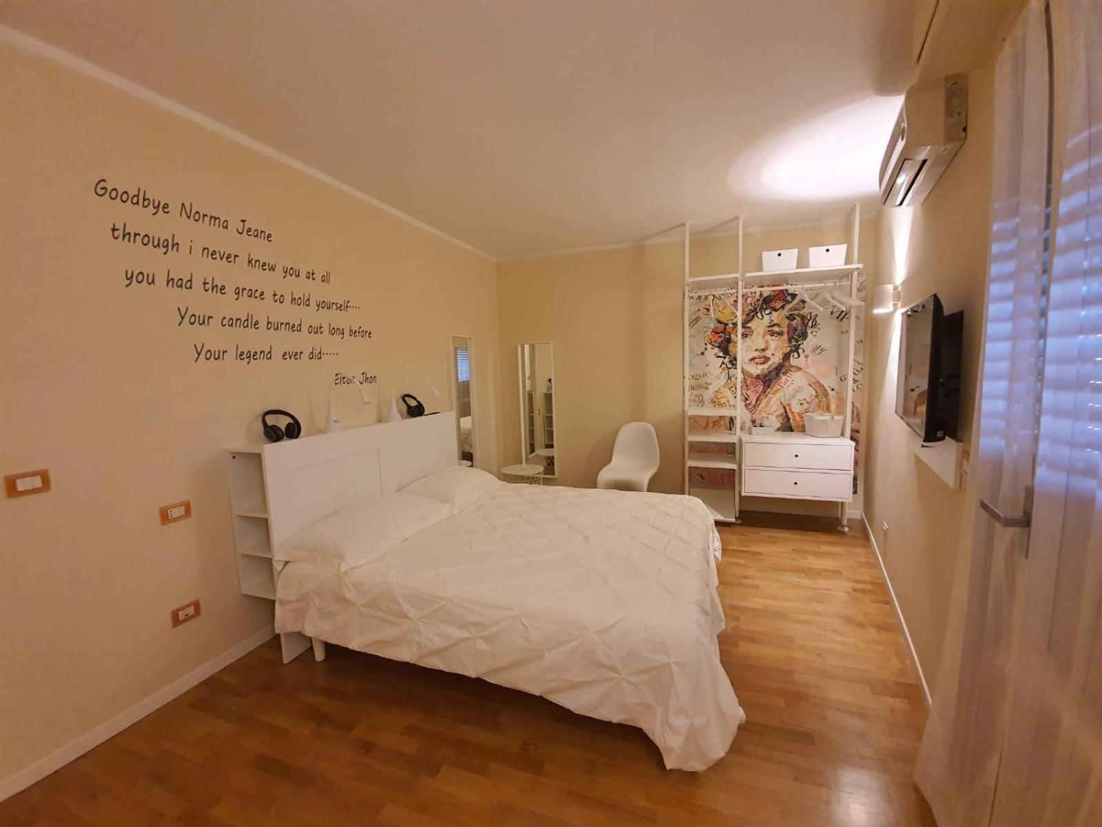 Double Room with Private Bathroom - Photo 1