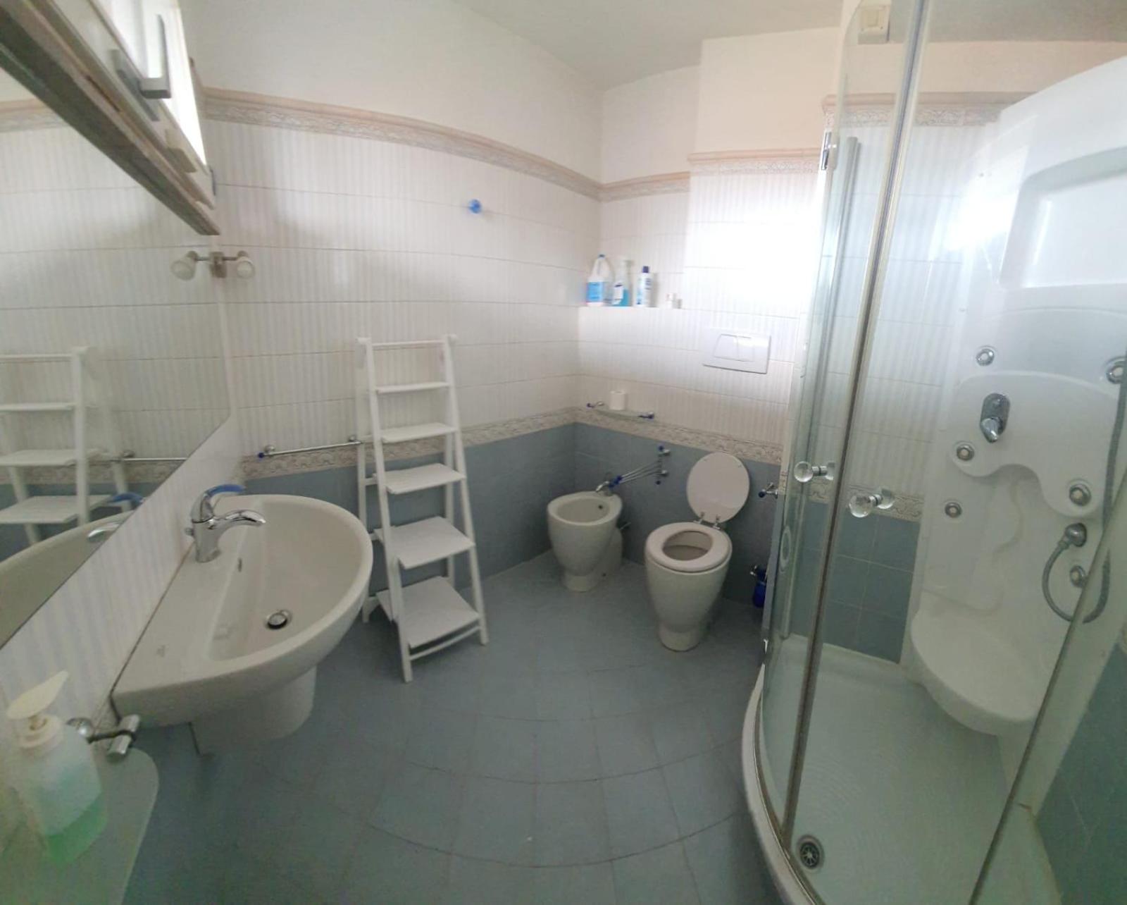 Double Room with Private Bathroom - Photo 3