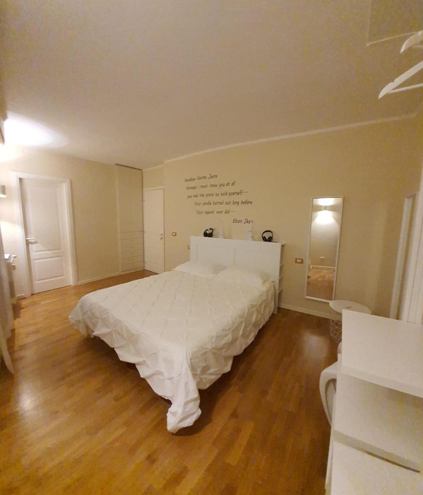 Double Room with Private Bathroom - Photo 4