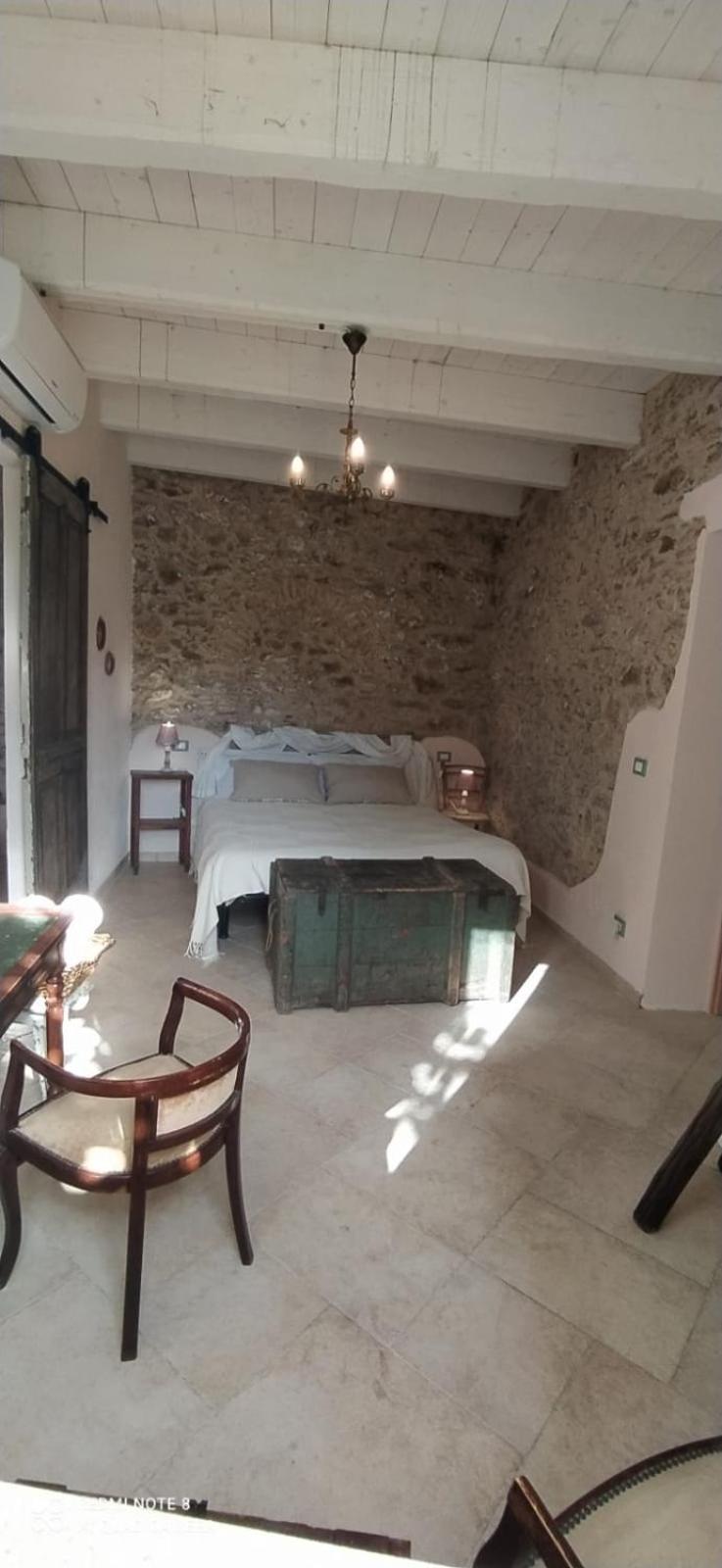 Double Room with Private Bathroom - Photo 1