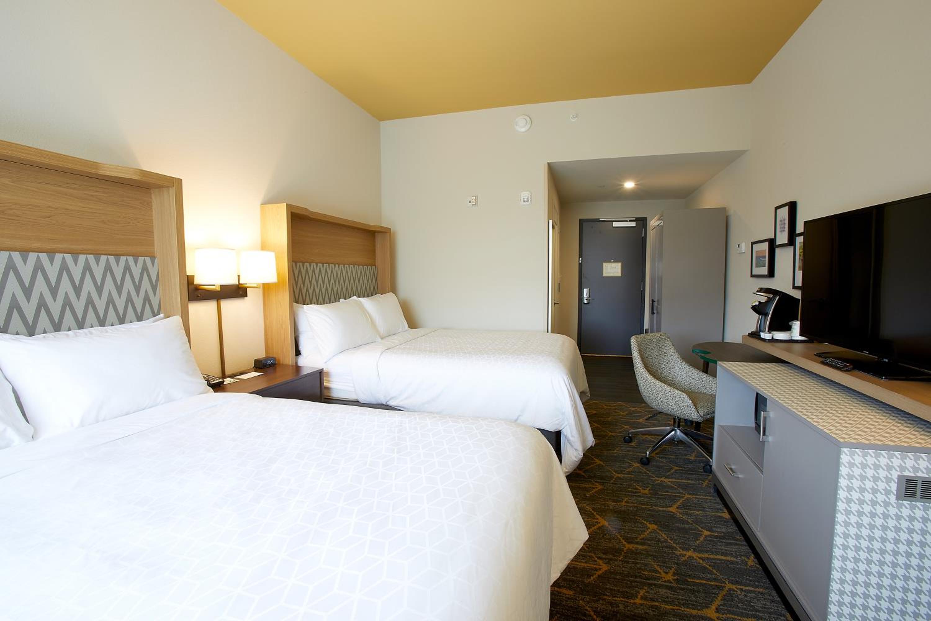 Standard Queen Room with Two Queen Beds - Photo 1
