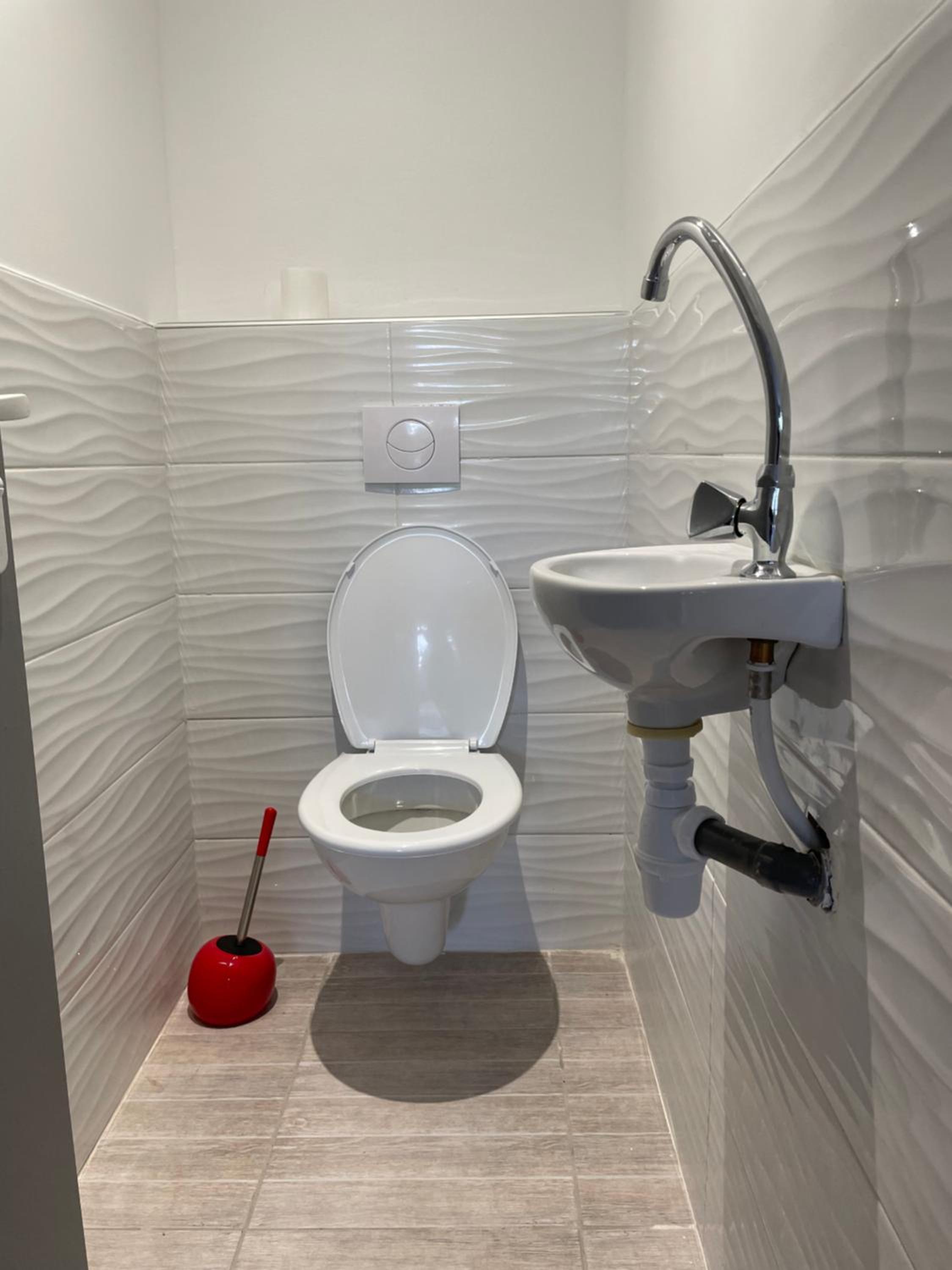 One-Bedroom Apartment - Photo 8