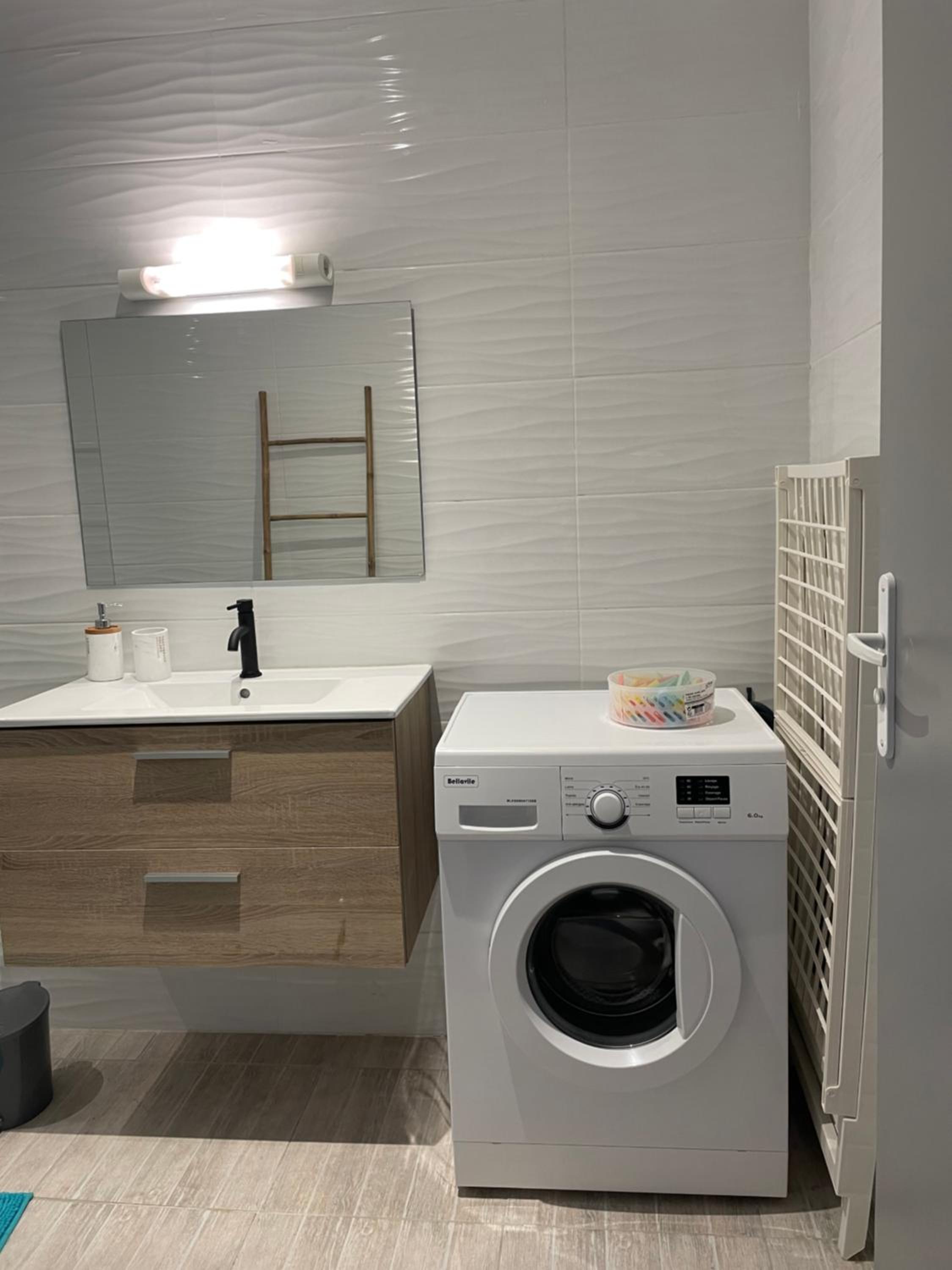 One-Bedroom Apartment - Photo 6