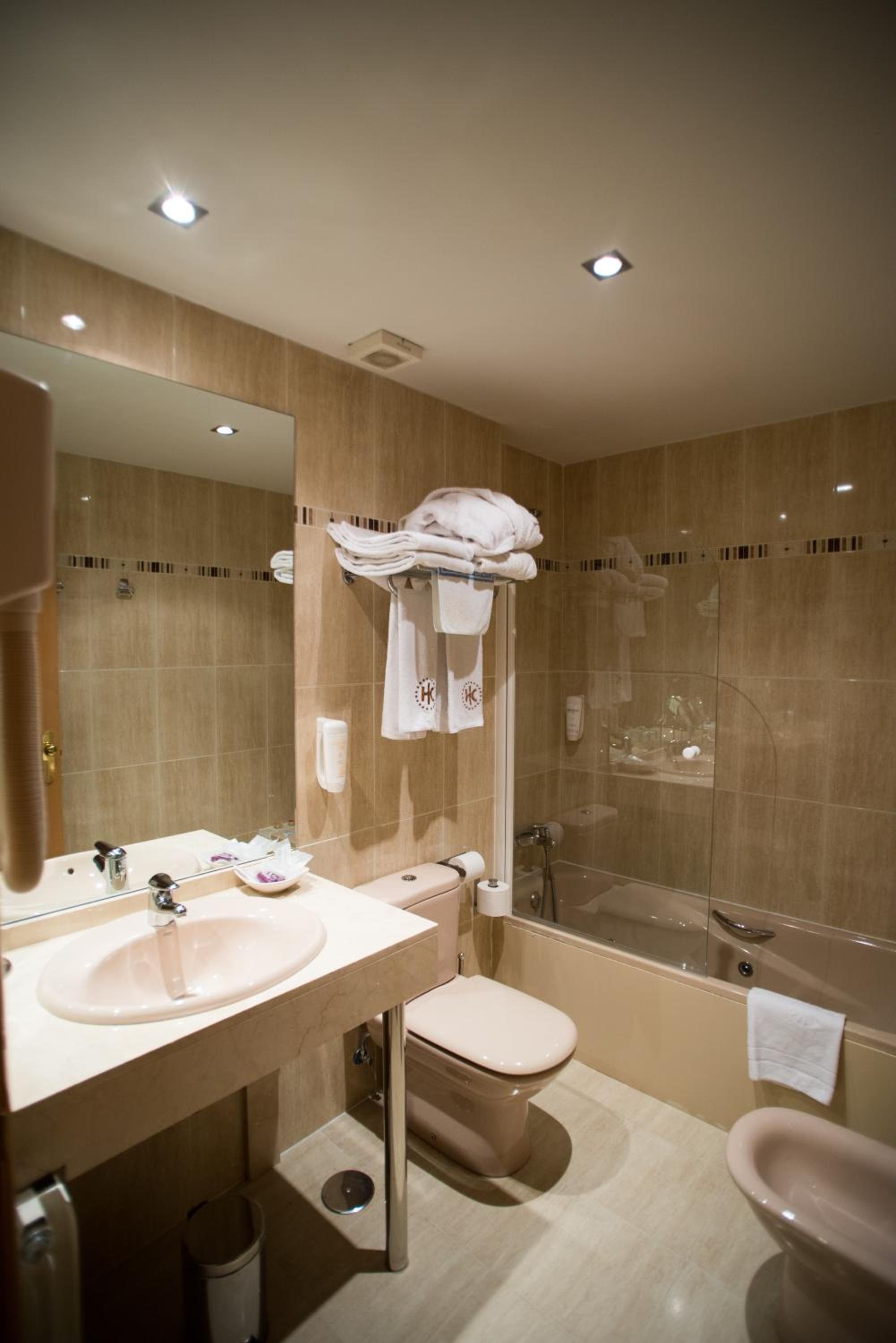 Deluxe Double Room with Bath photo 3