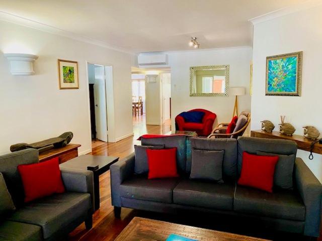 One-Bedroom Apartment with Beach View - Photo 31
