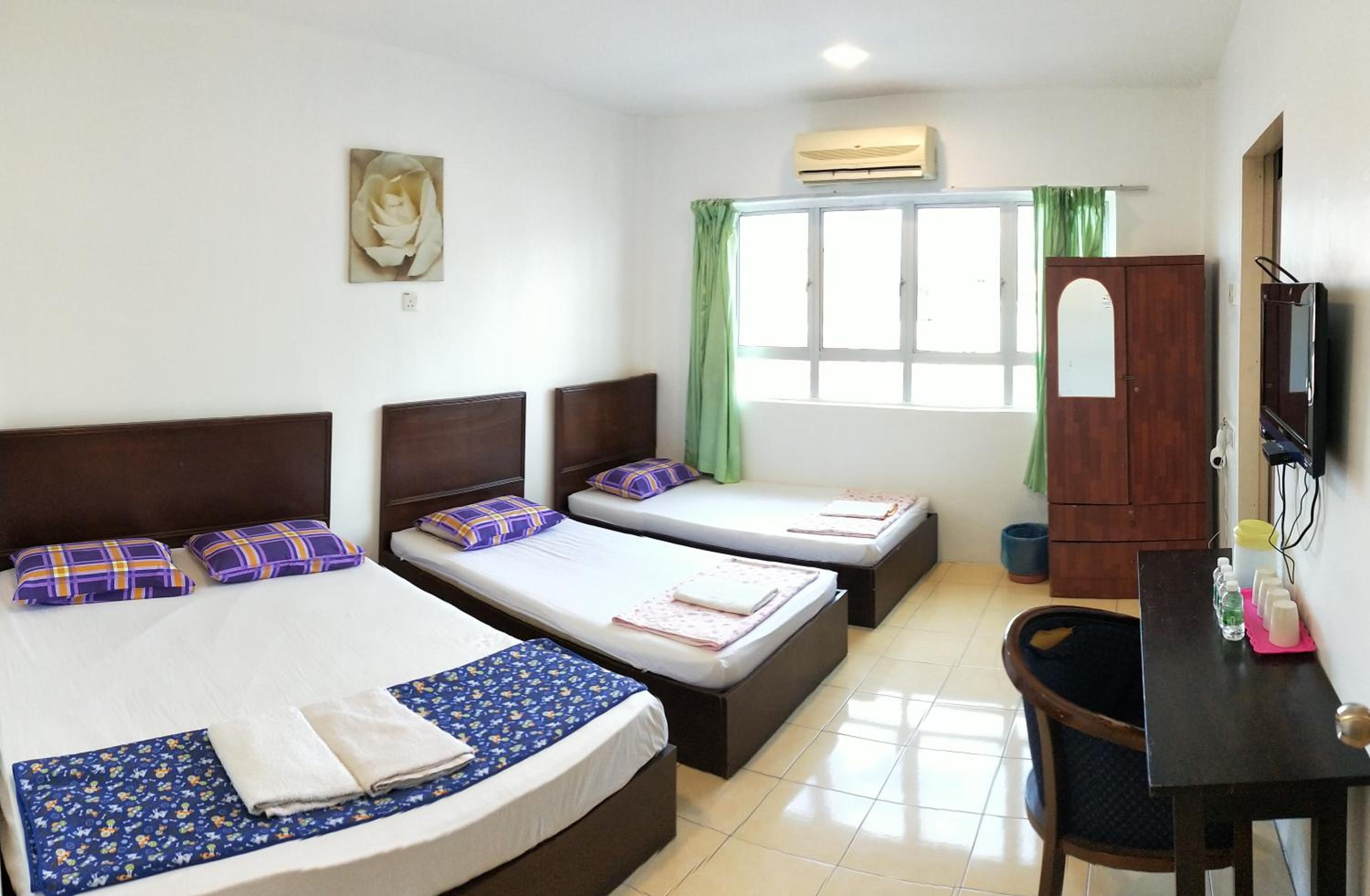 1 Queen + 2 Single Room