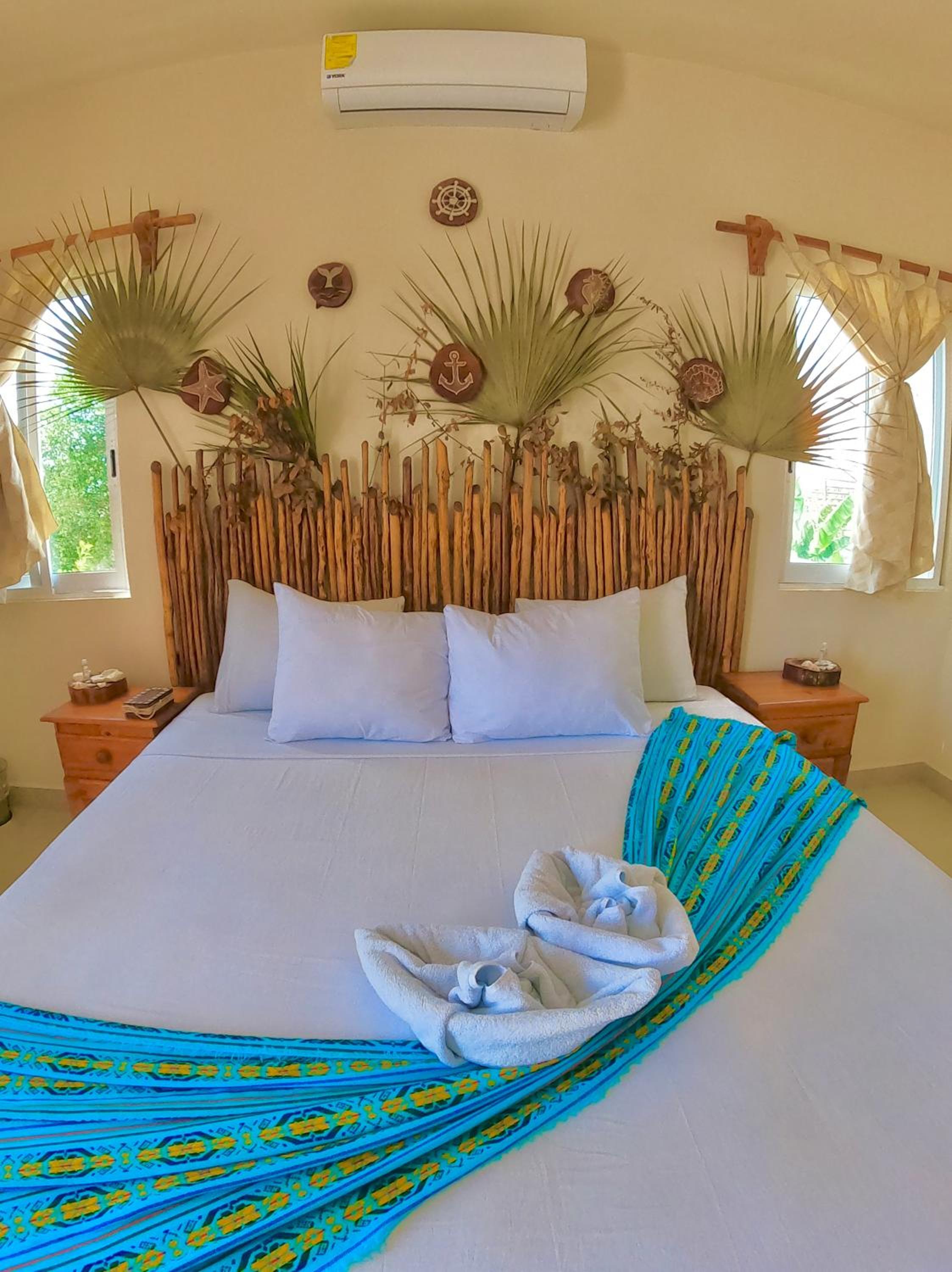 Queen Room with Pool View - Photo 29