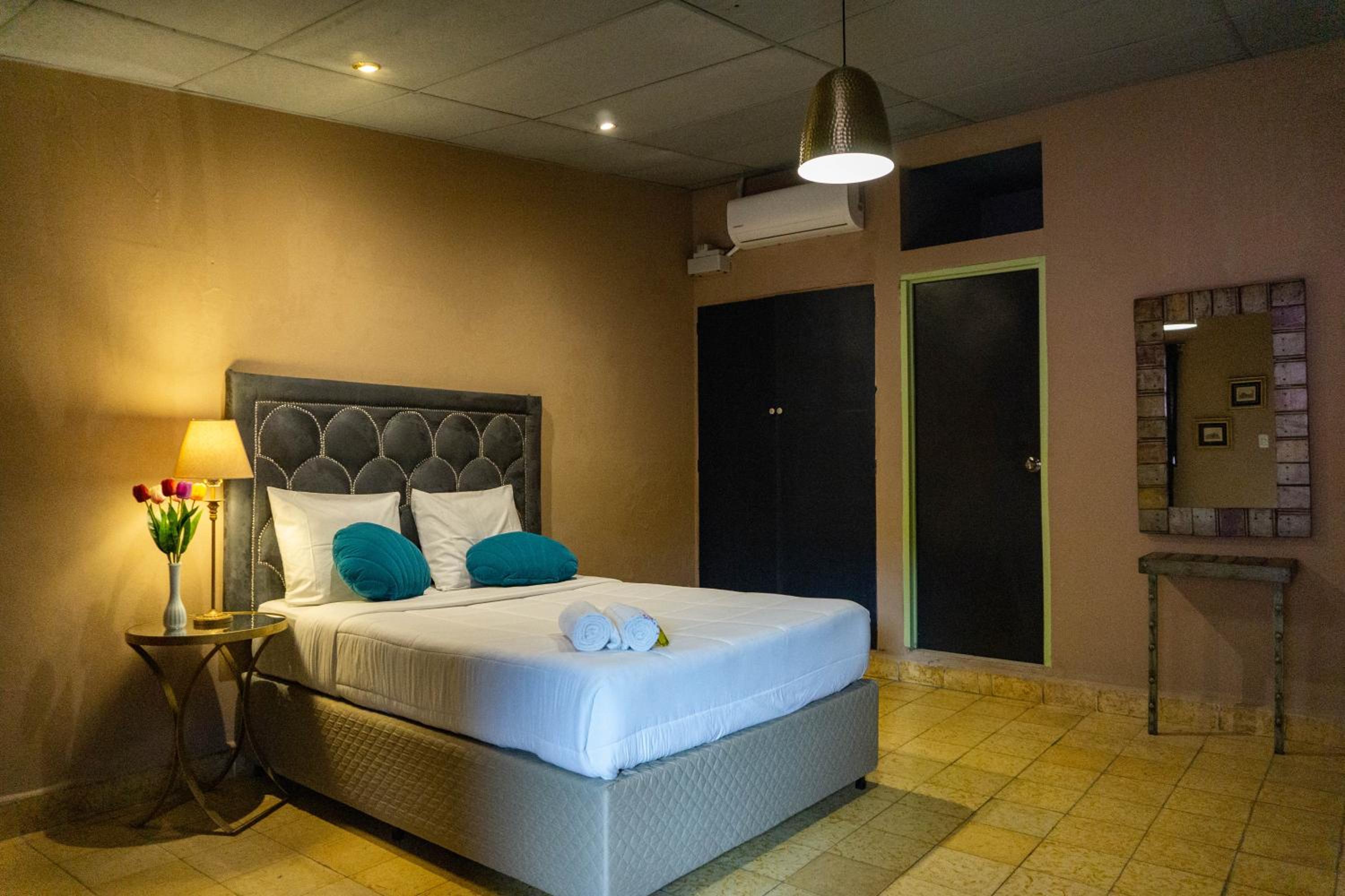 Deluxe Double Room with Balcony photo 3