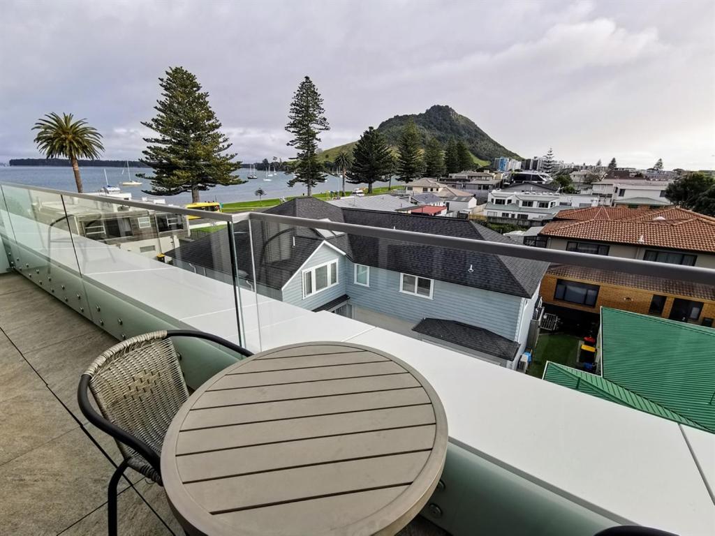 Apartment With Water View