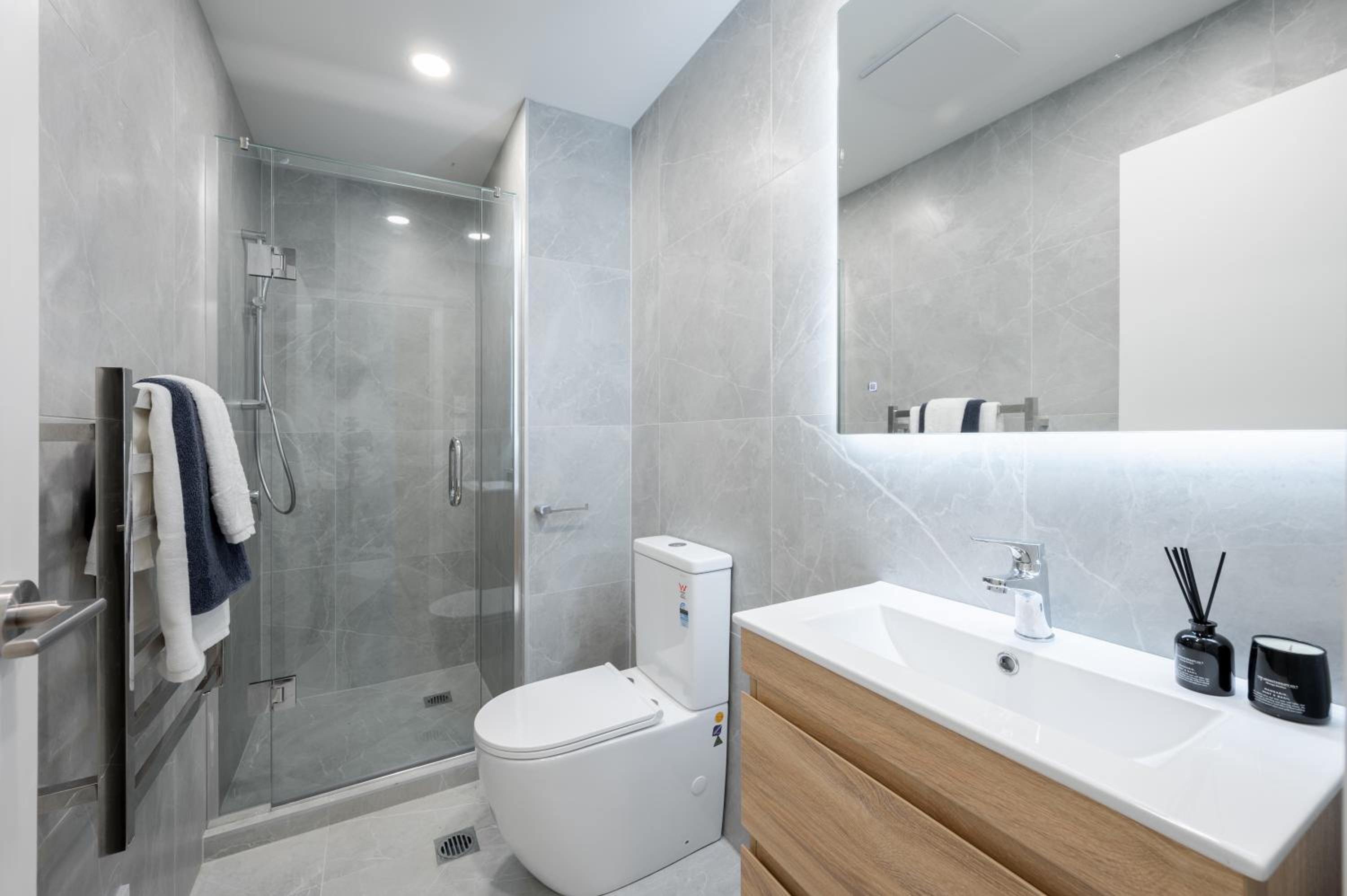 Two-Bedroom Apartment - Photo 2
