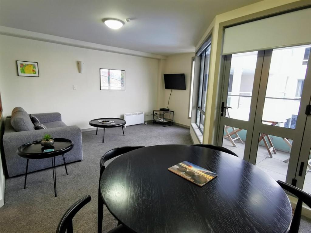 One-Bedroom Apartment with Pool View photo 2