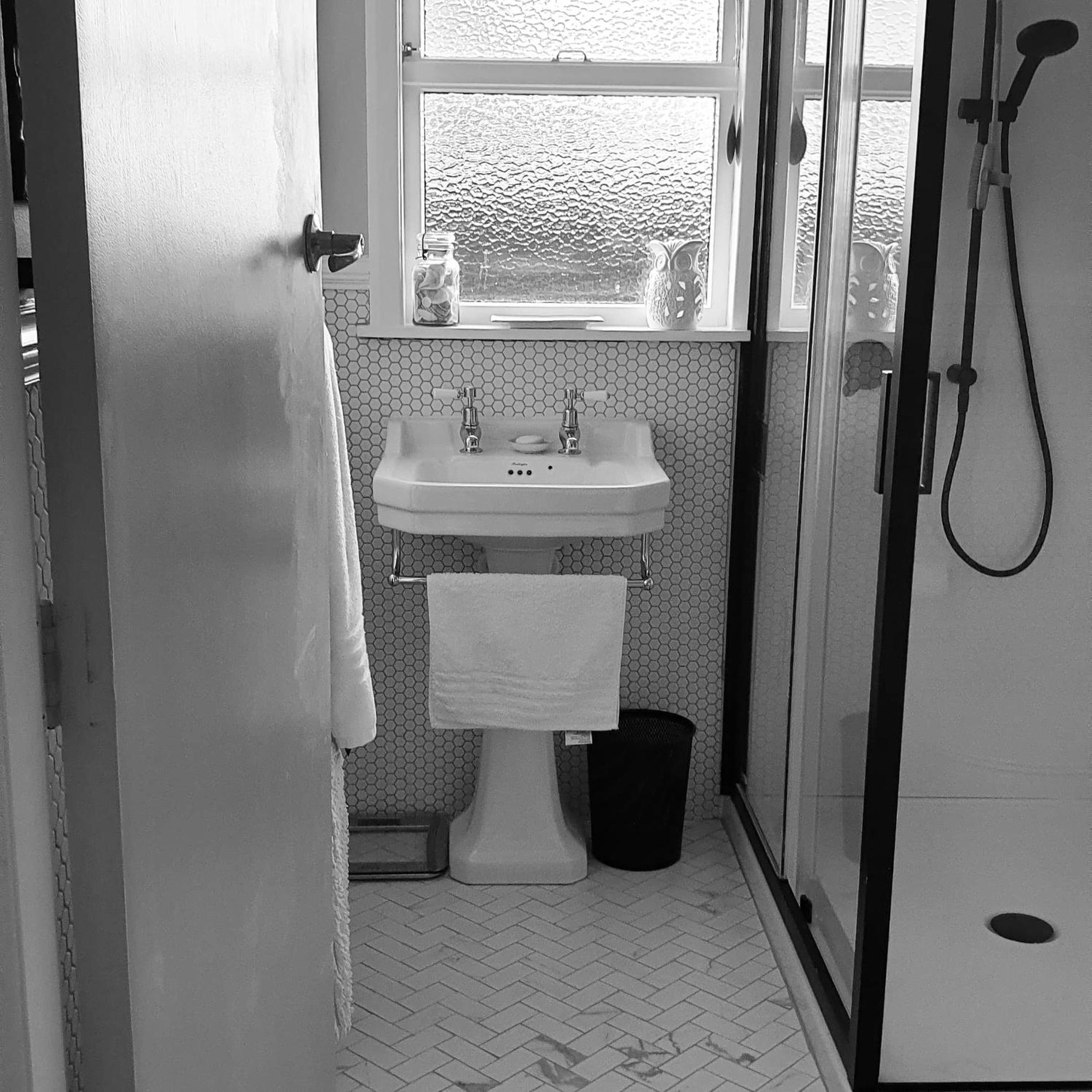 Deluxe King Room - Photo 16