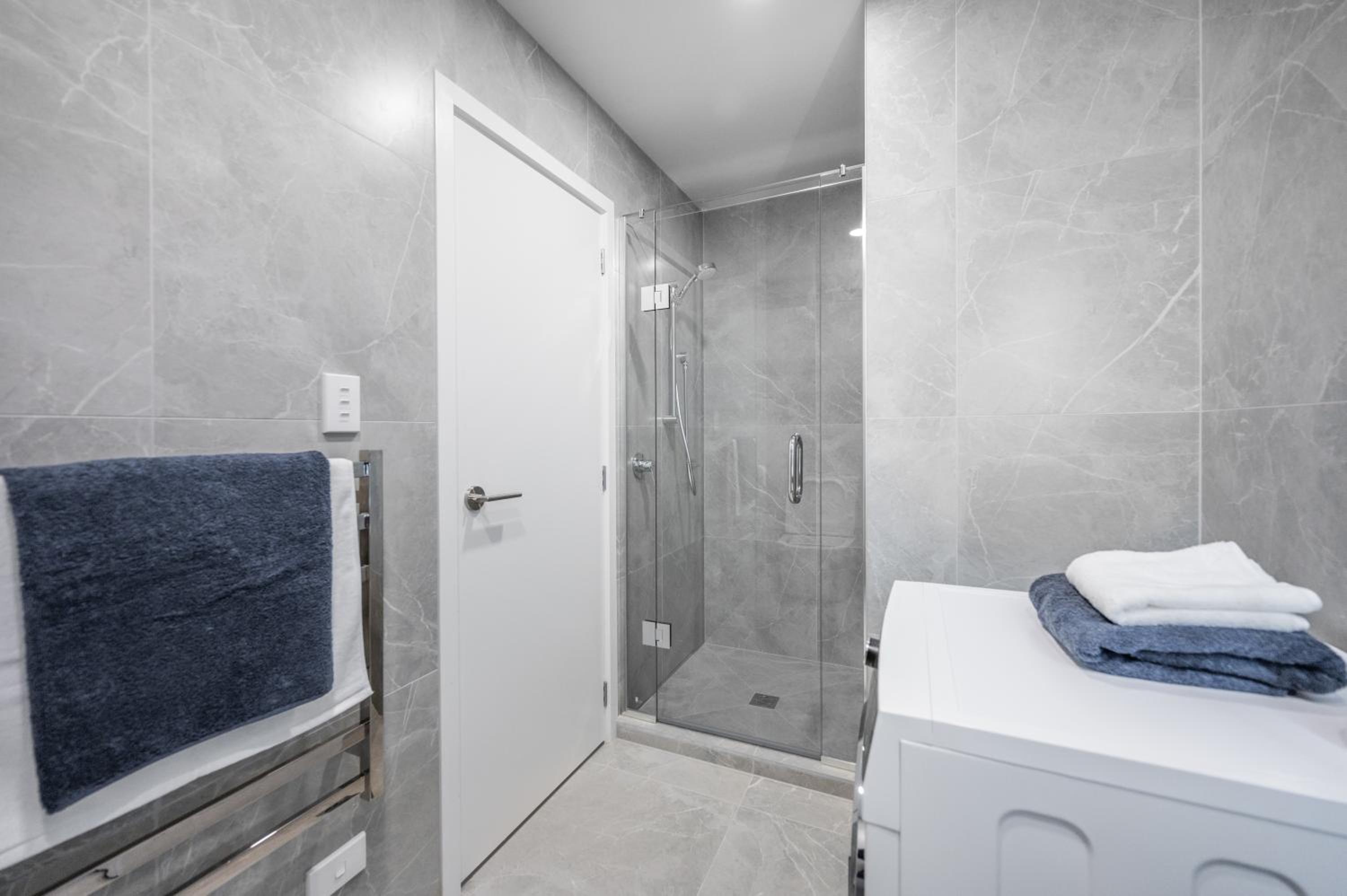 One-Bedroom Apartment - Photo 2