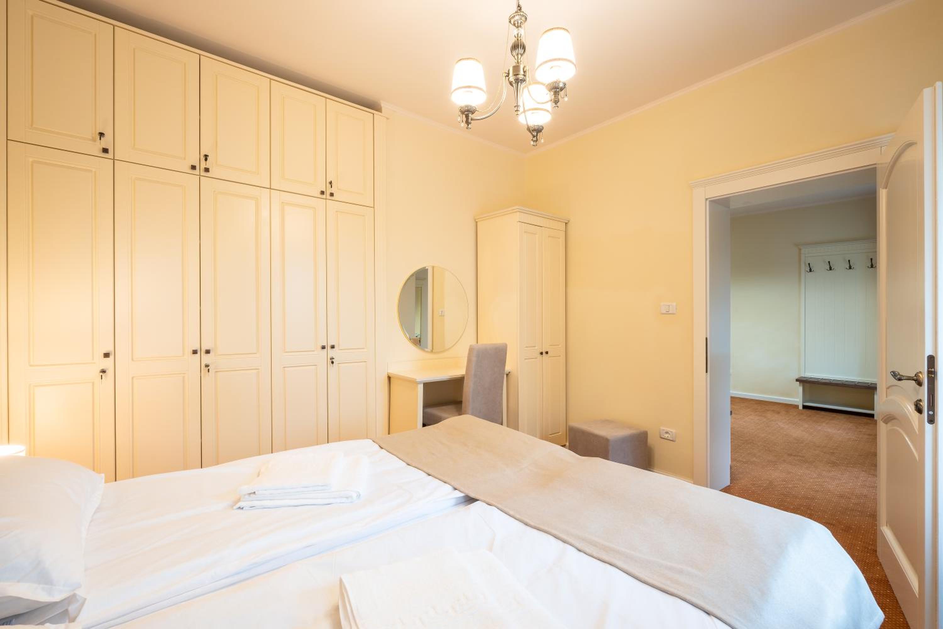 Two-Bedroom Apartment - Photo 9
