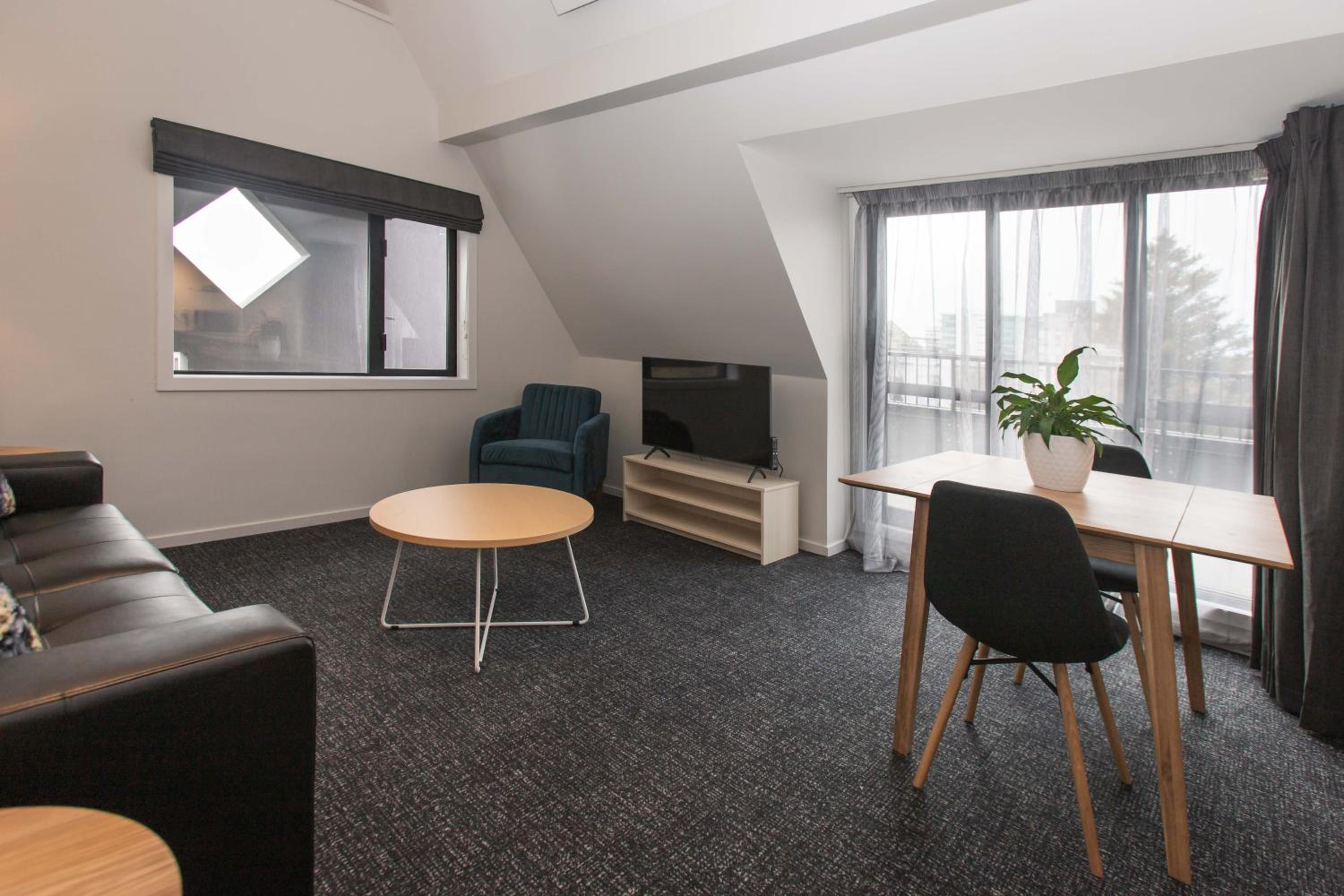 One-Bedroom Apartment - Photo 3