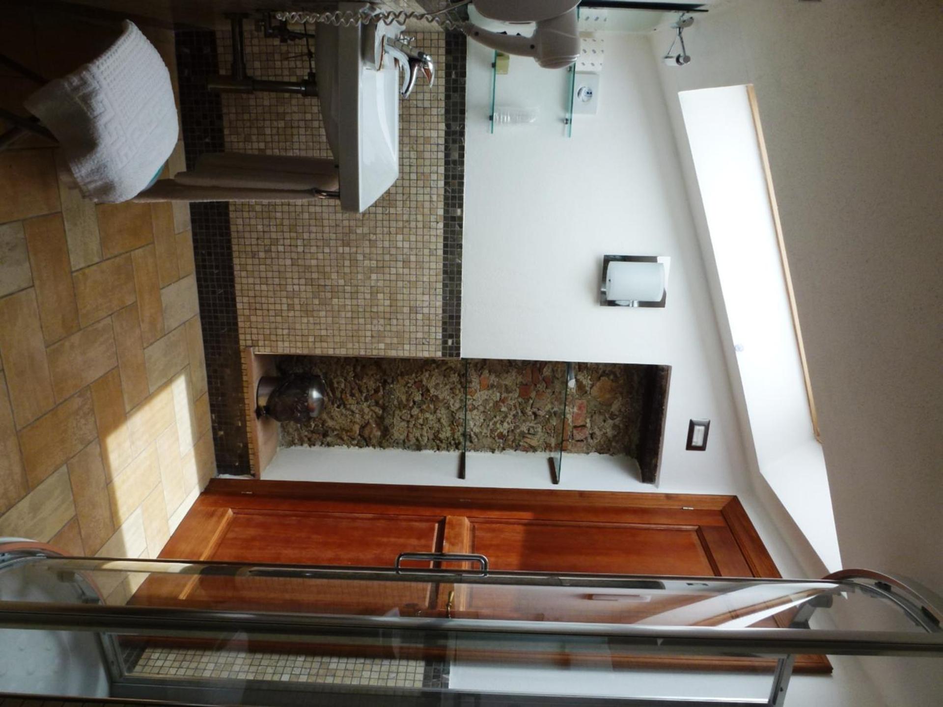 Standard Triple Room - Photo 9