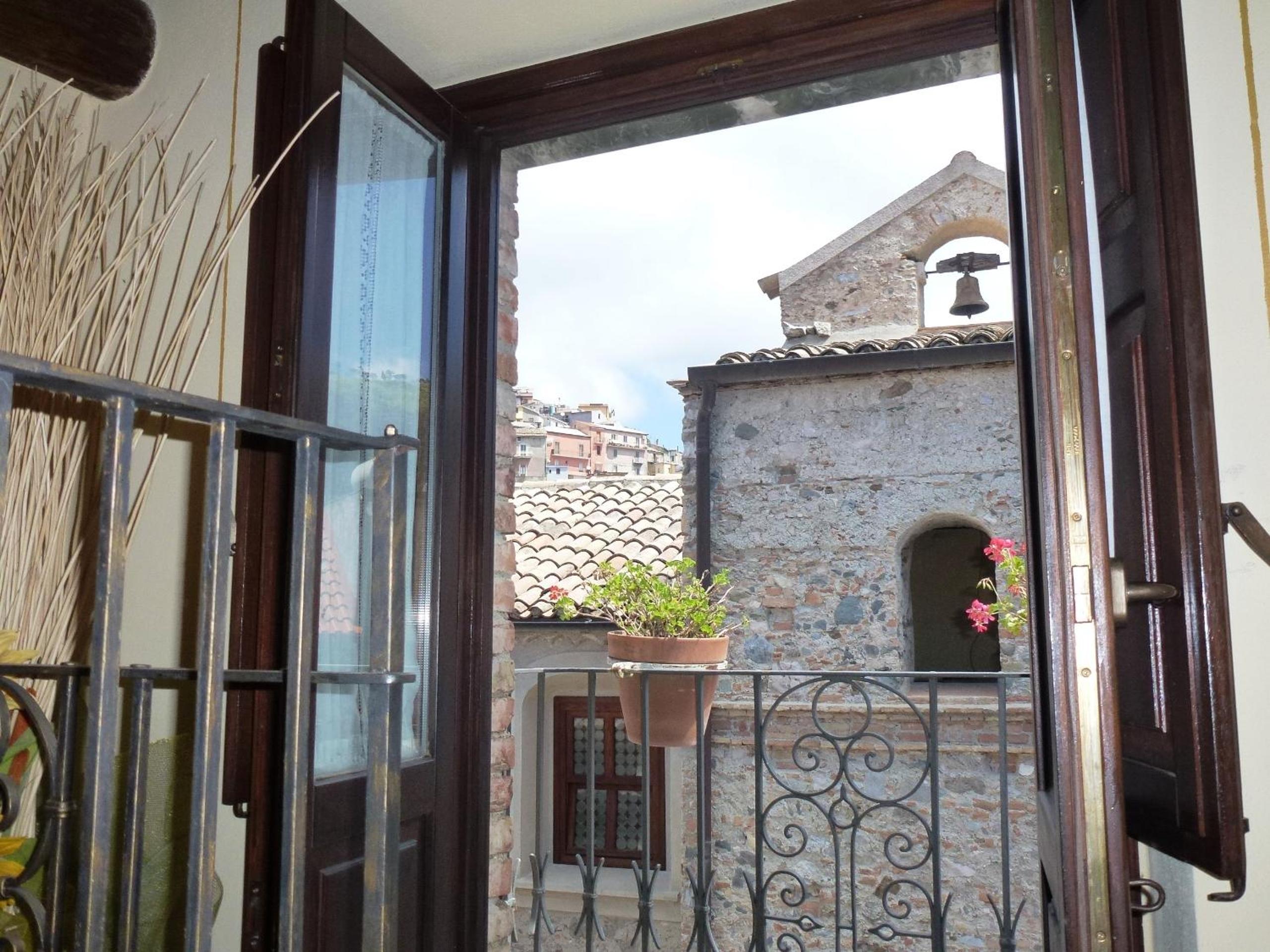 Standard Triple Room - Photo 6