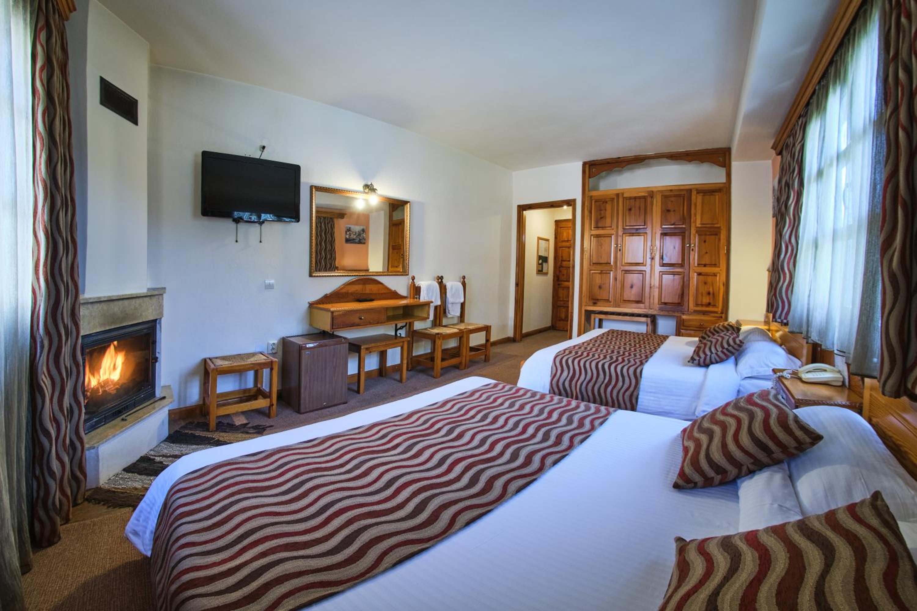 Quadruple Room with Mountain View and Fireplace photo 1