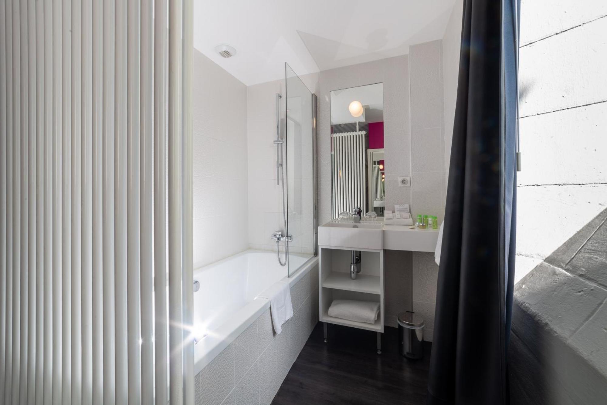 Deluxe Double Room - Photo 12