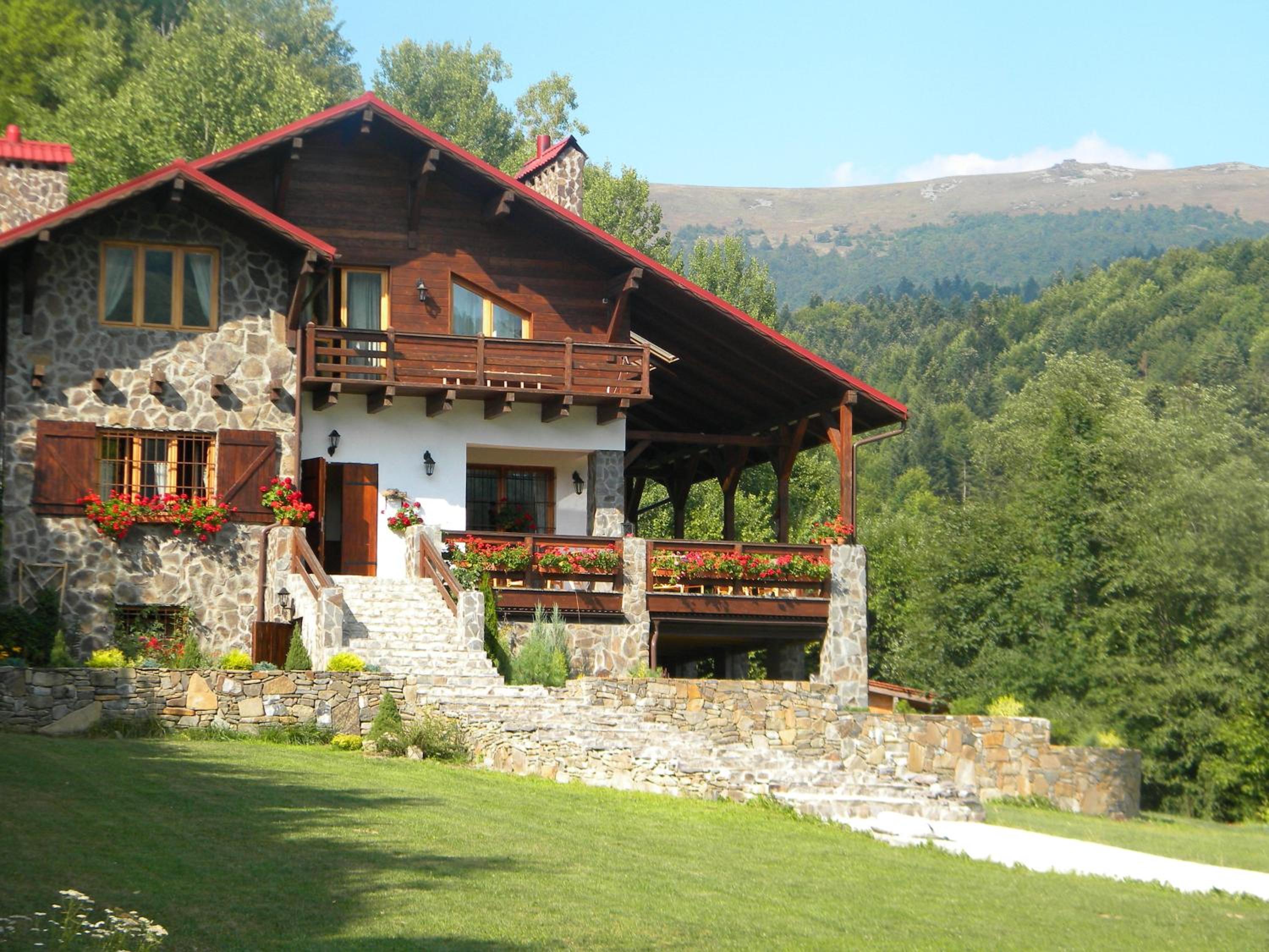 Three-Bedroom Chalet photo 2