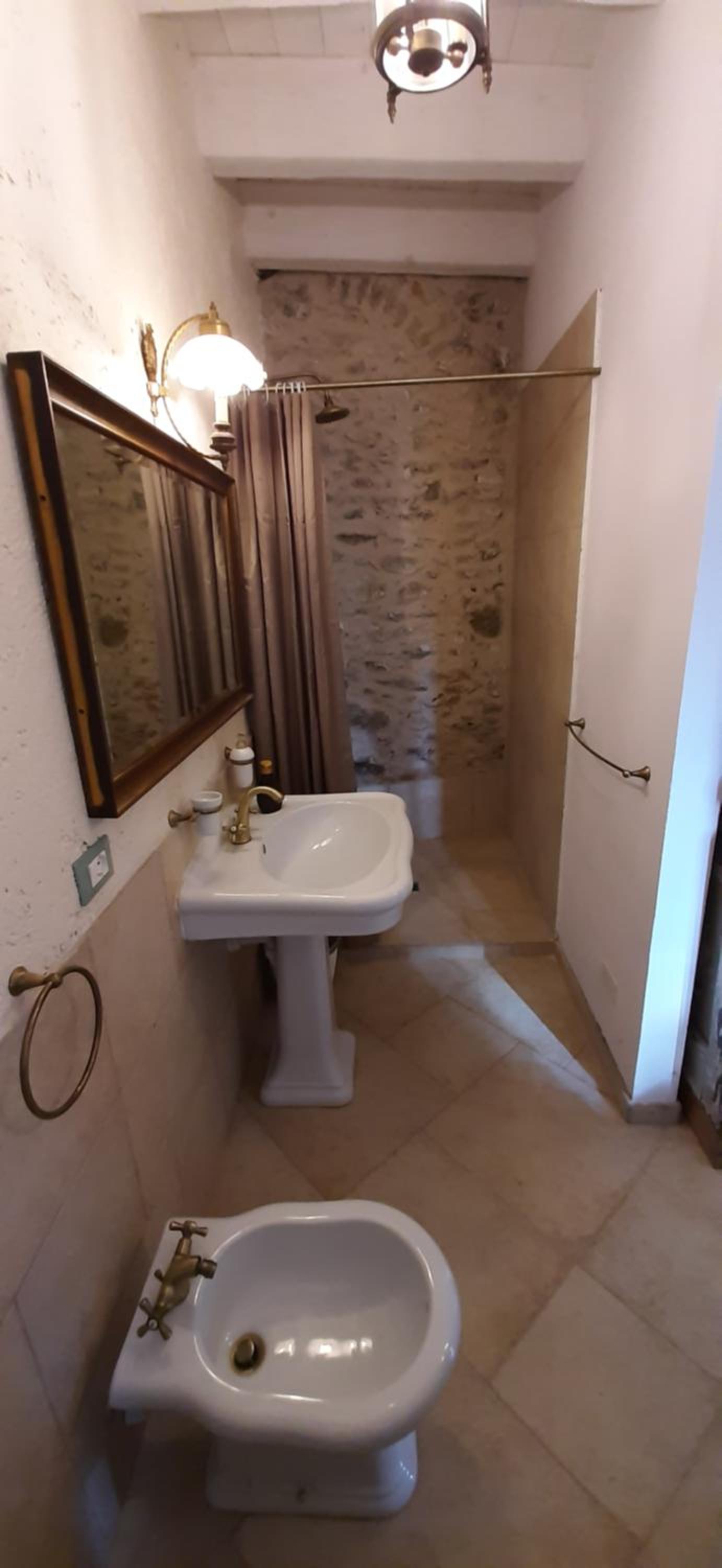 Double Room with Private Bathroom - Photo 9