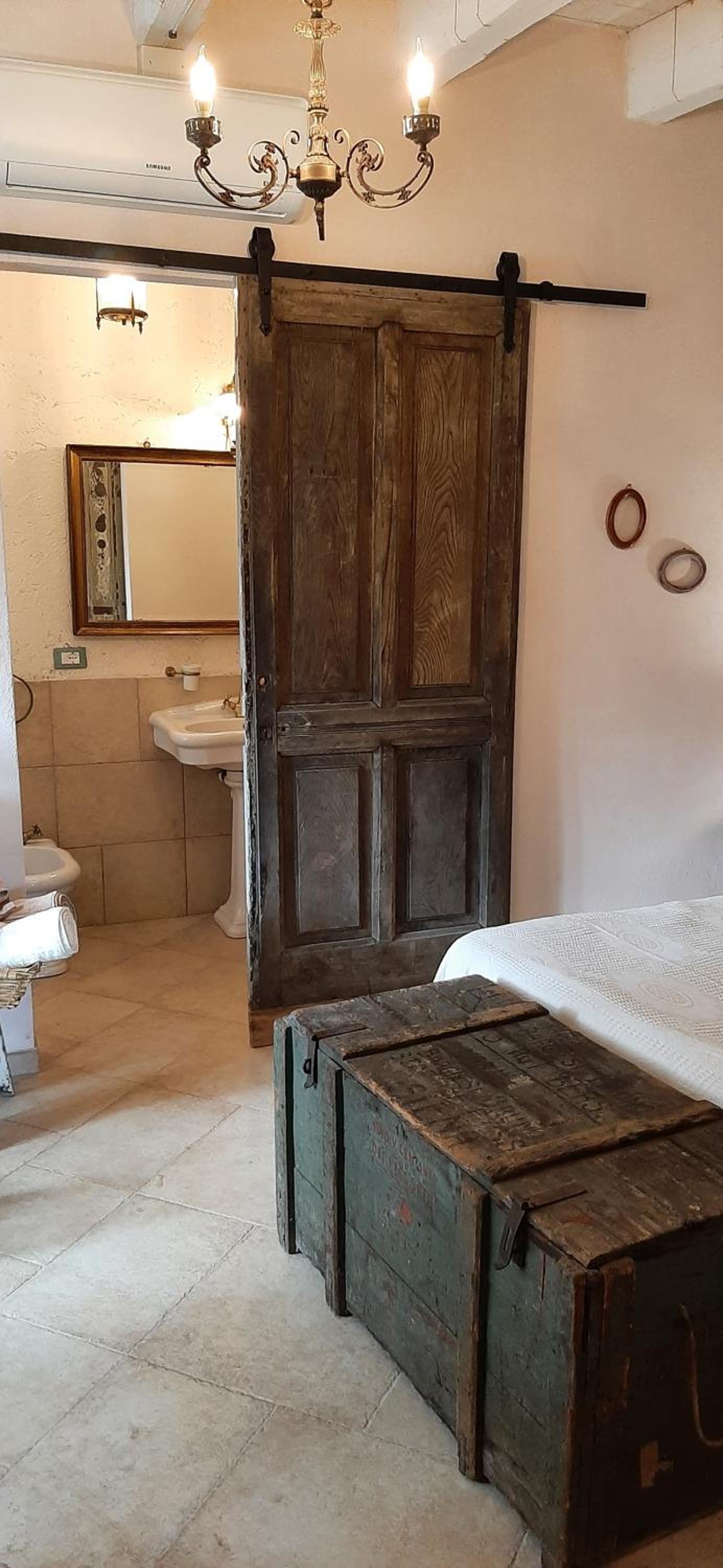 Double Room with Private Bathroom - Photo 11
