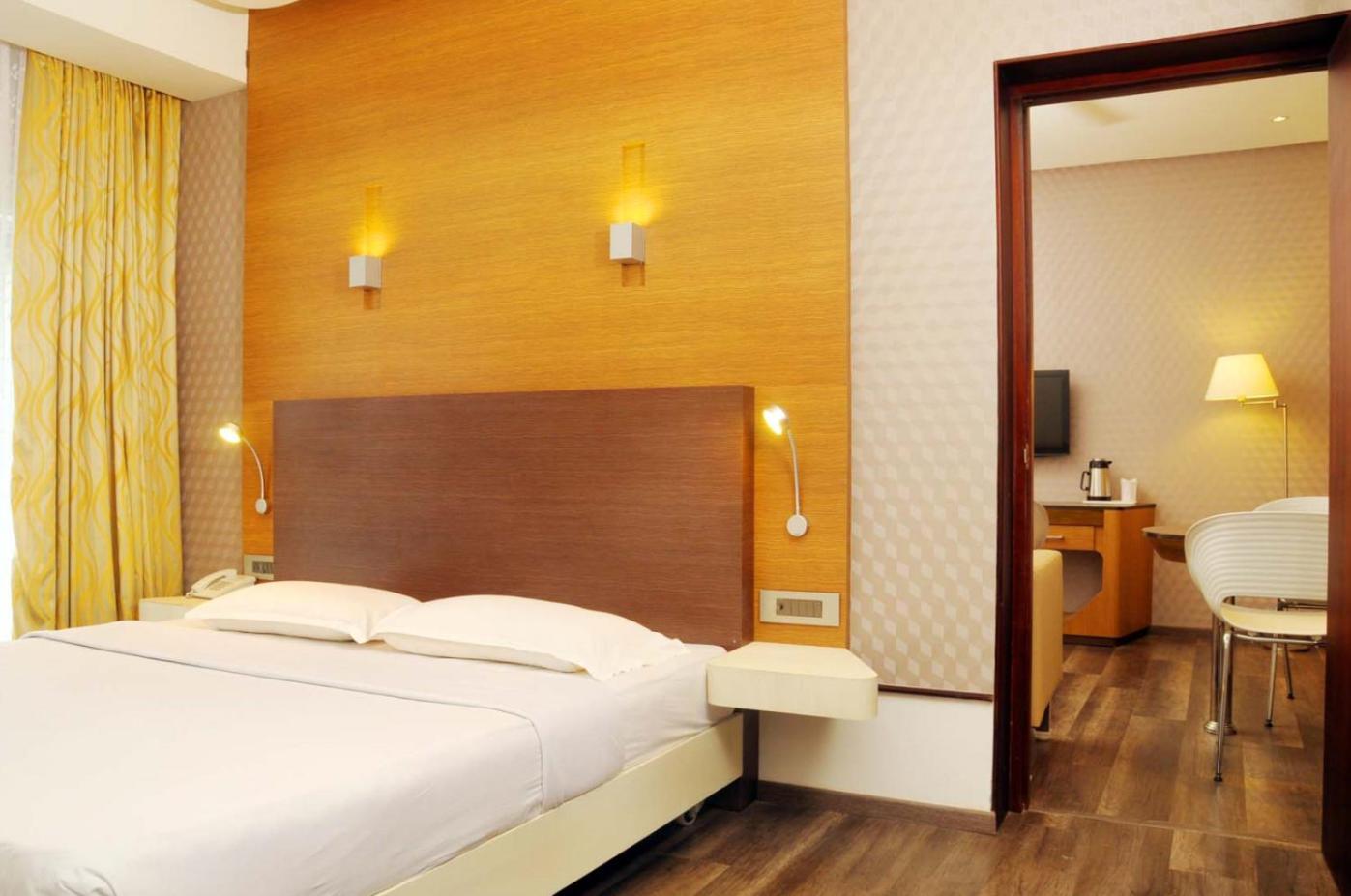 Executive Suite - Photo 5