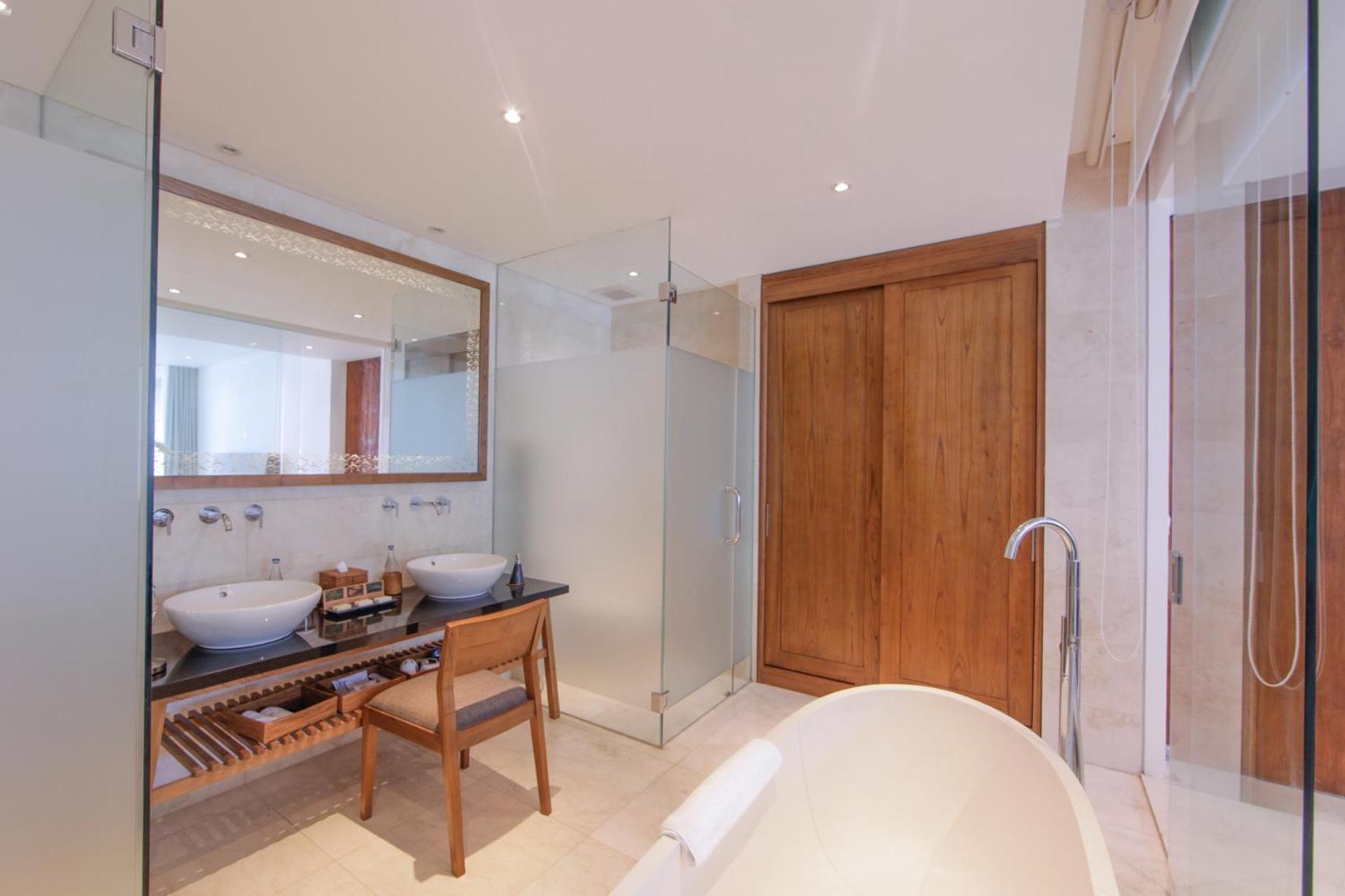 Junior Suite with Ocean View - Photo 2