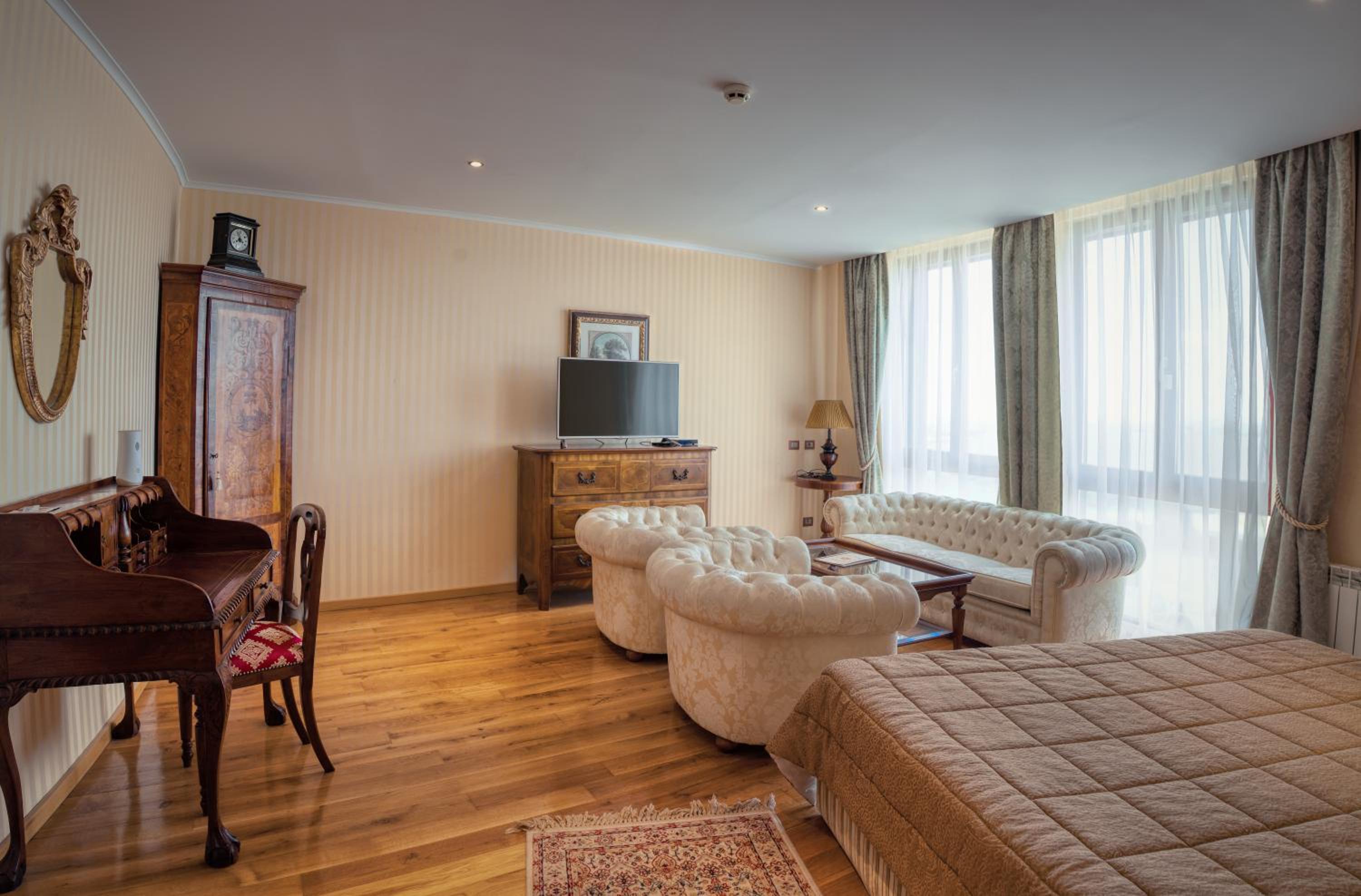 Large Double Room photo 1