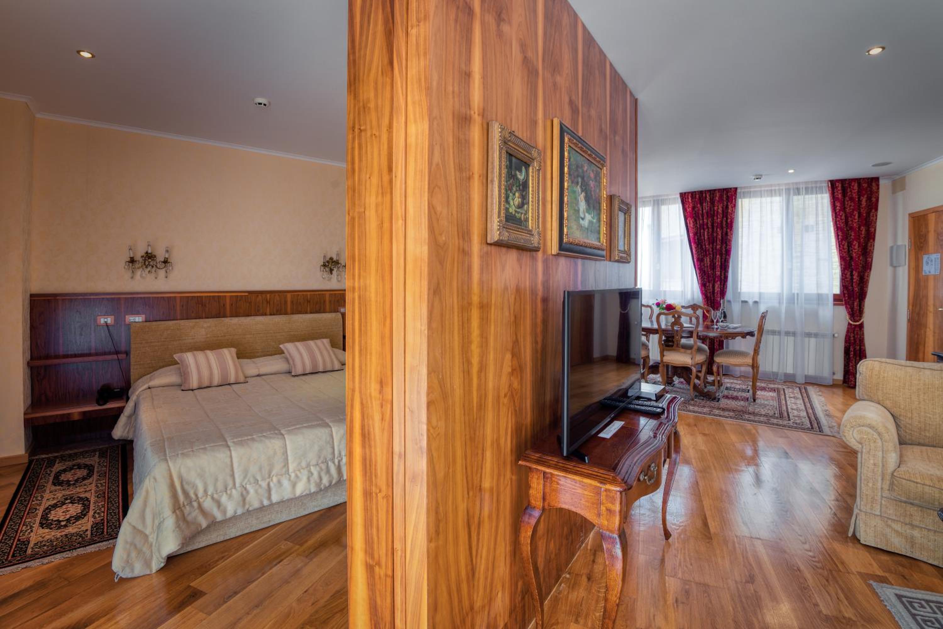 Large Double Room photo 2