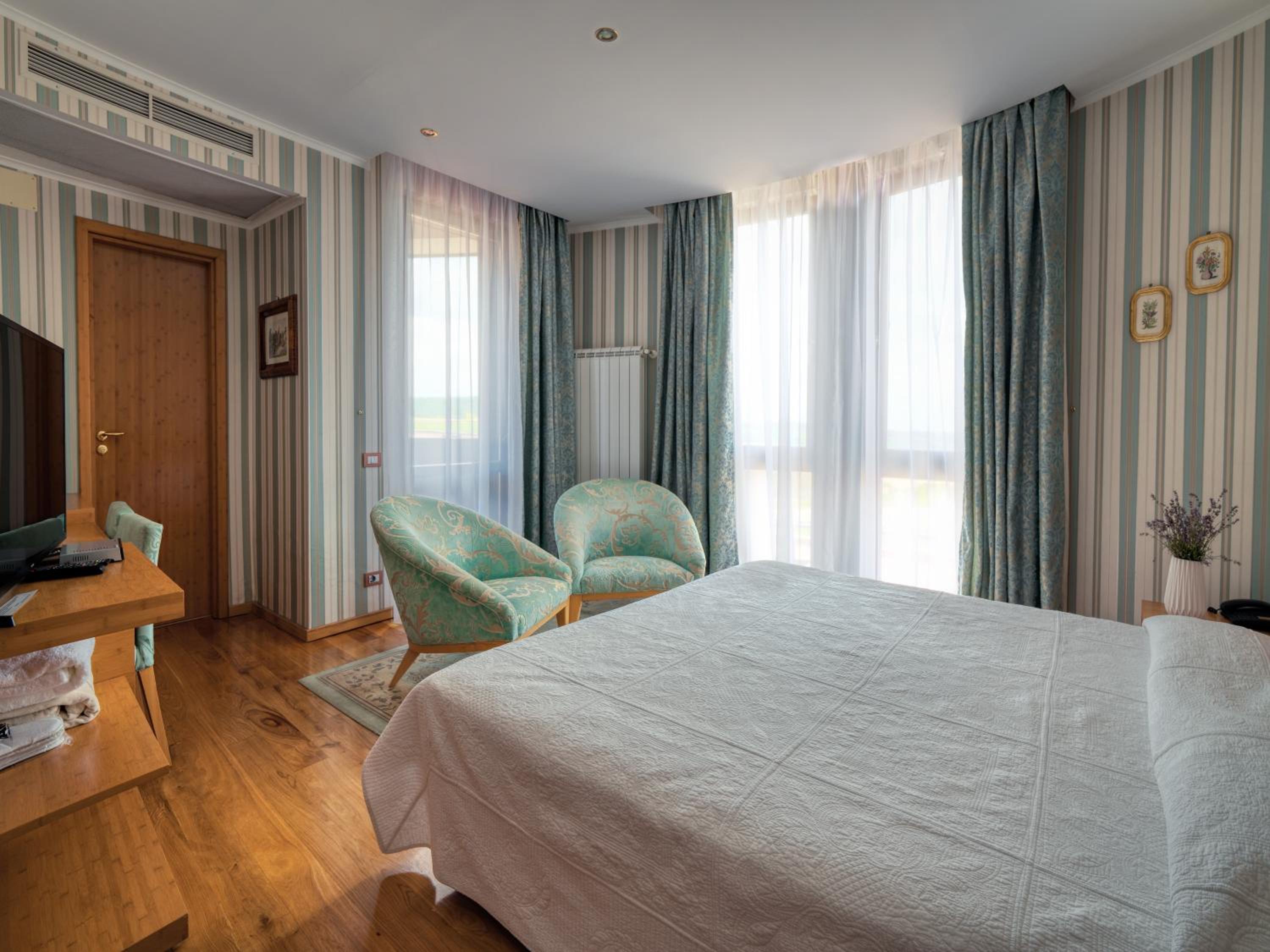 Large Double Room photo 2