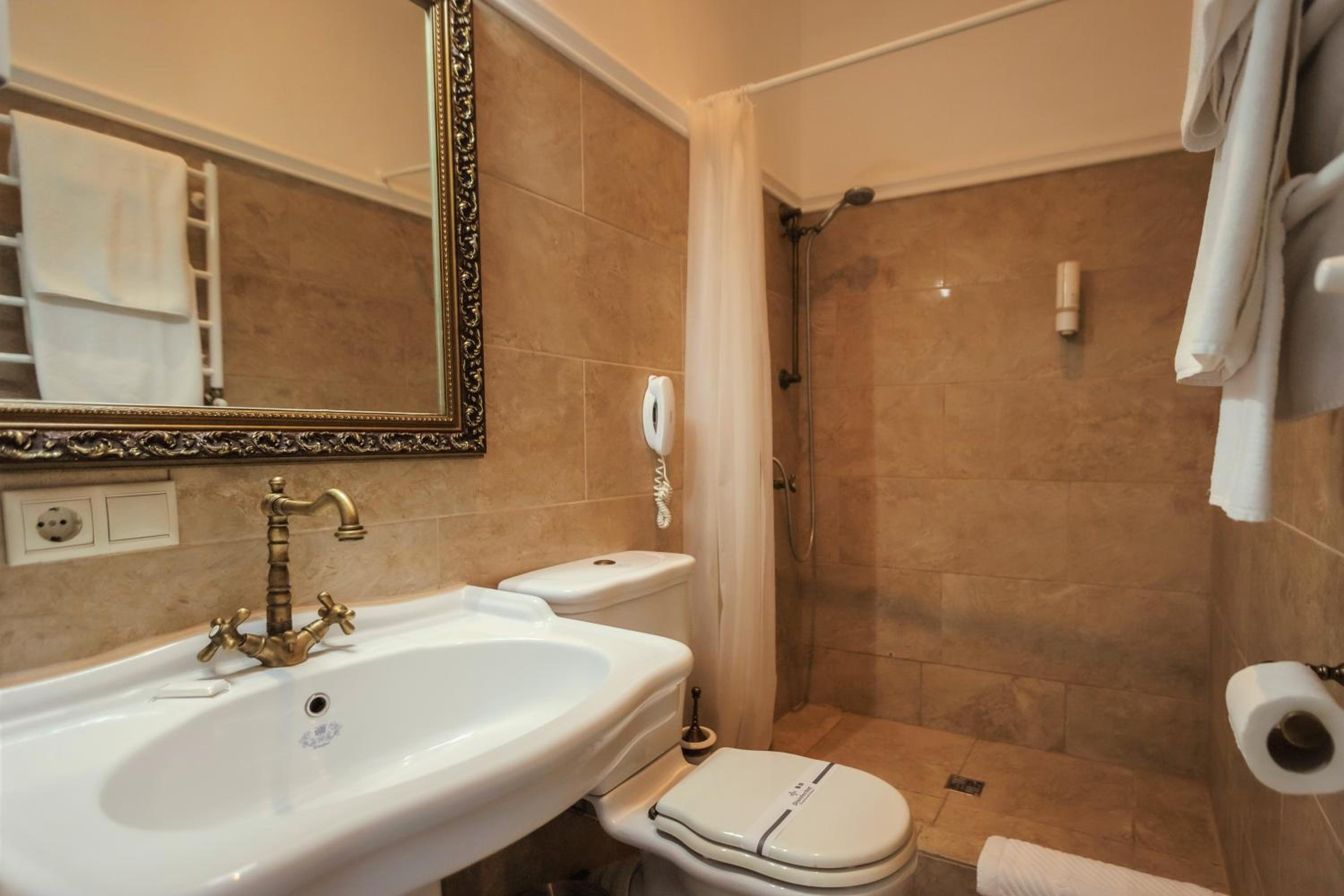 Standard Double or Twin Room photo 2