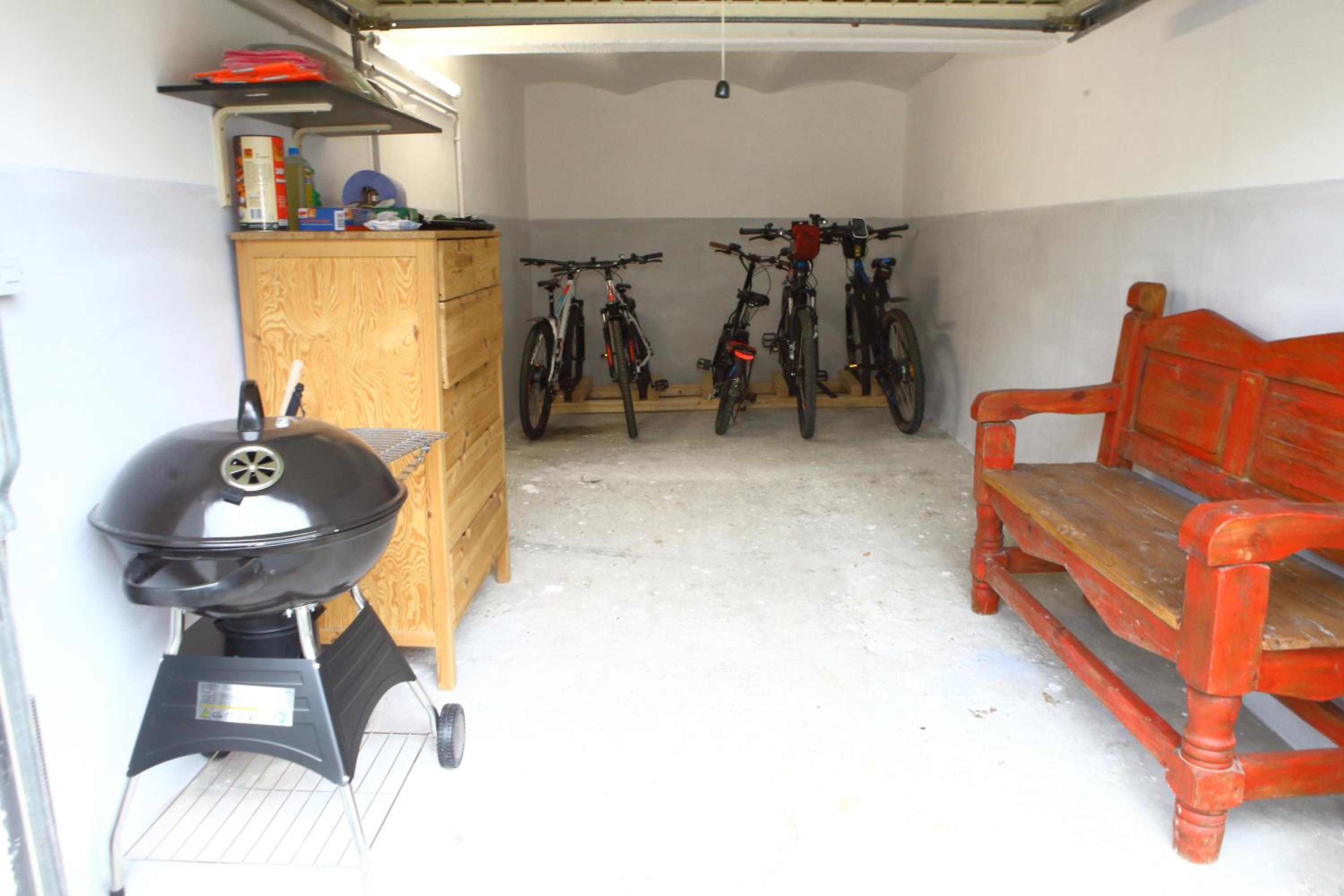 Apartment with Terrace - Photo 2