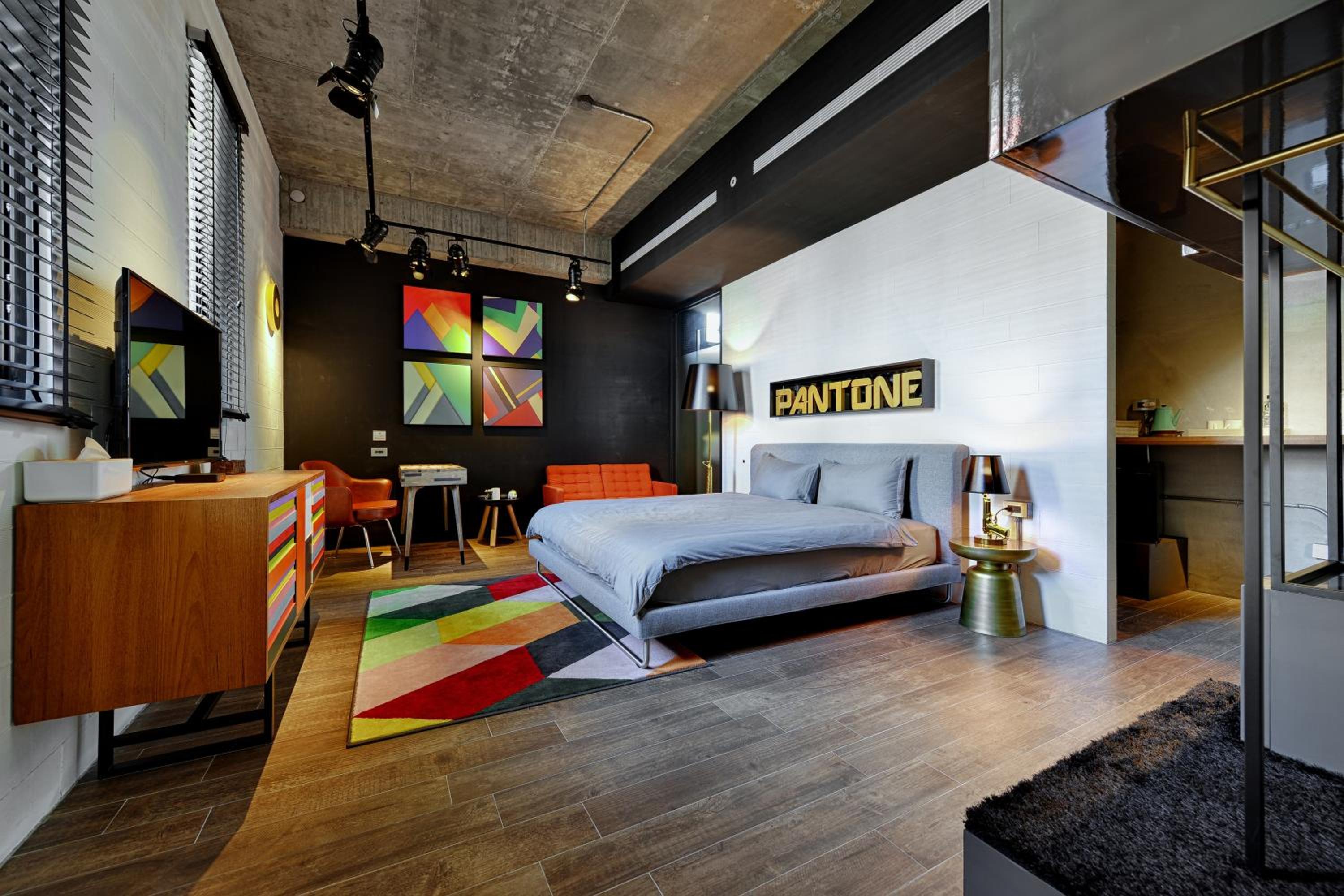 Large Double Room - Photo 1