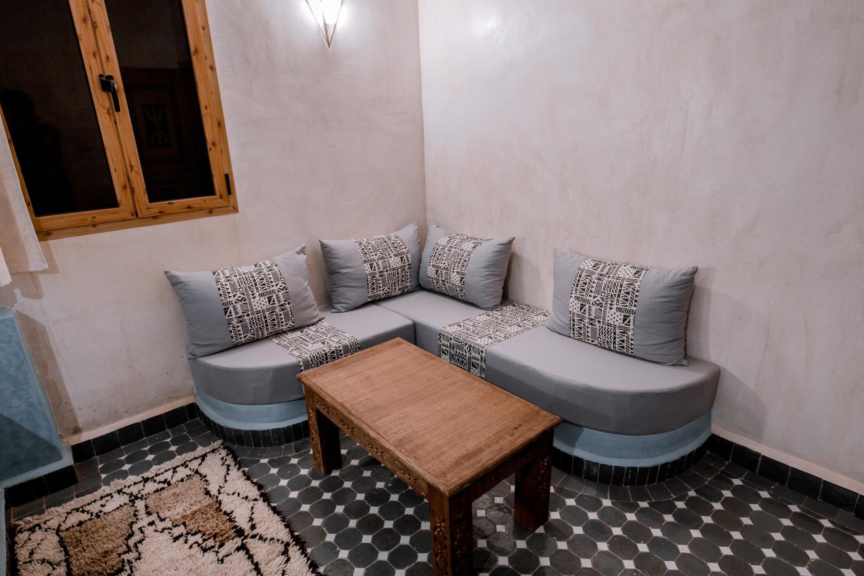 Suite - Photo 19