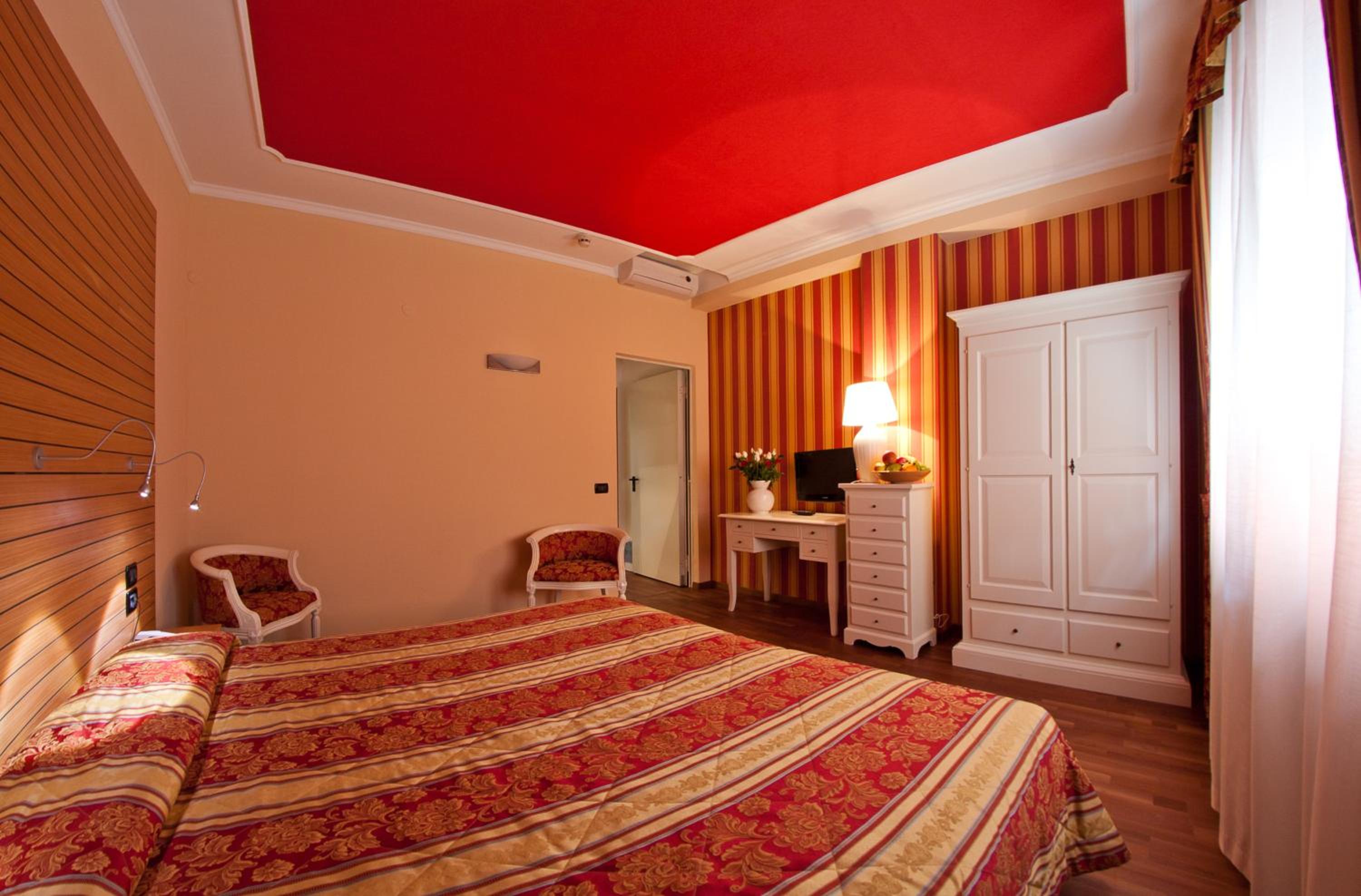 Deluxe Triple Room photo 2