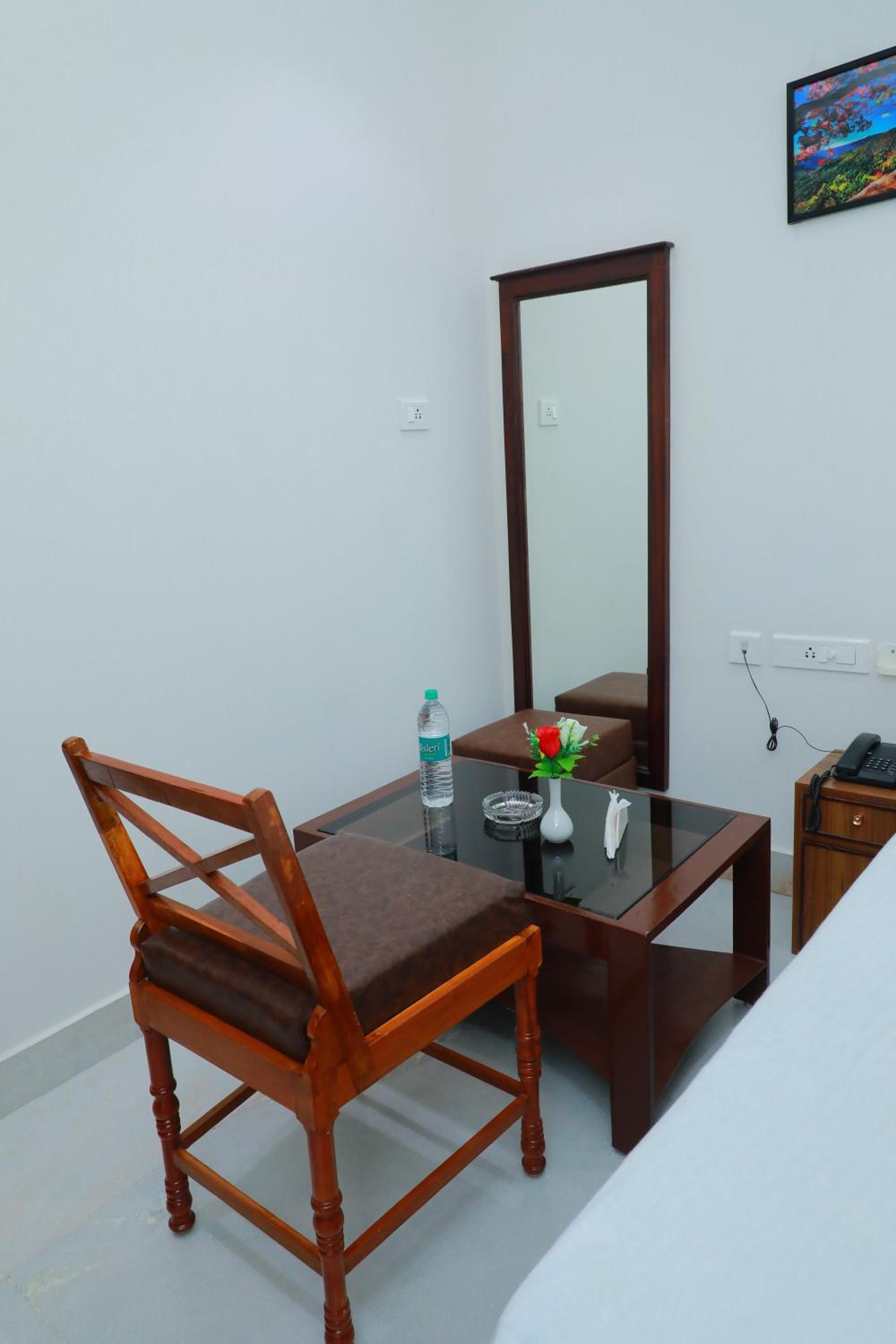 Standard King Room - Photo 5