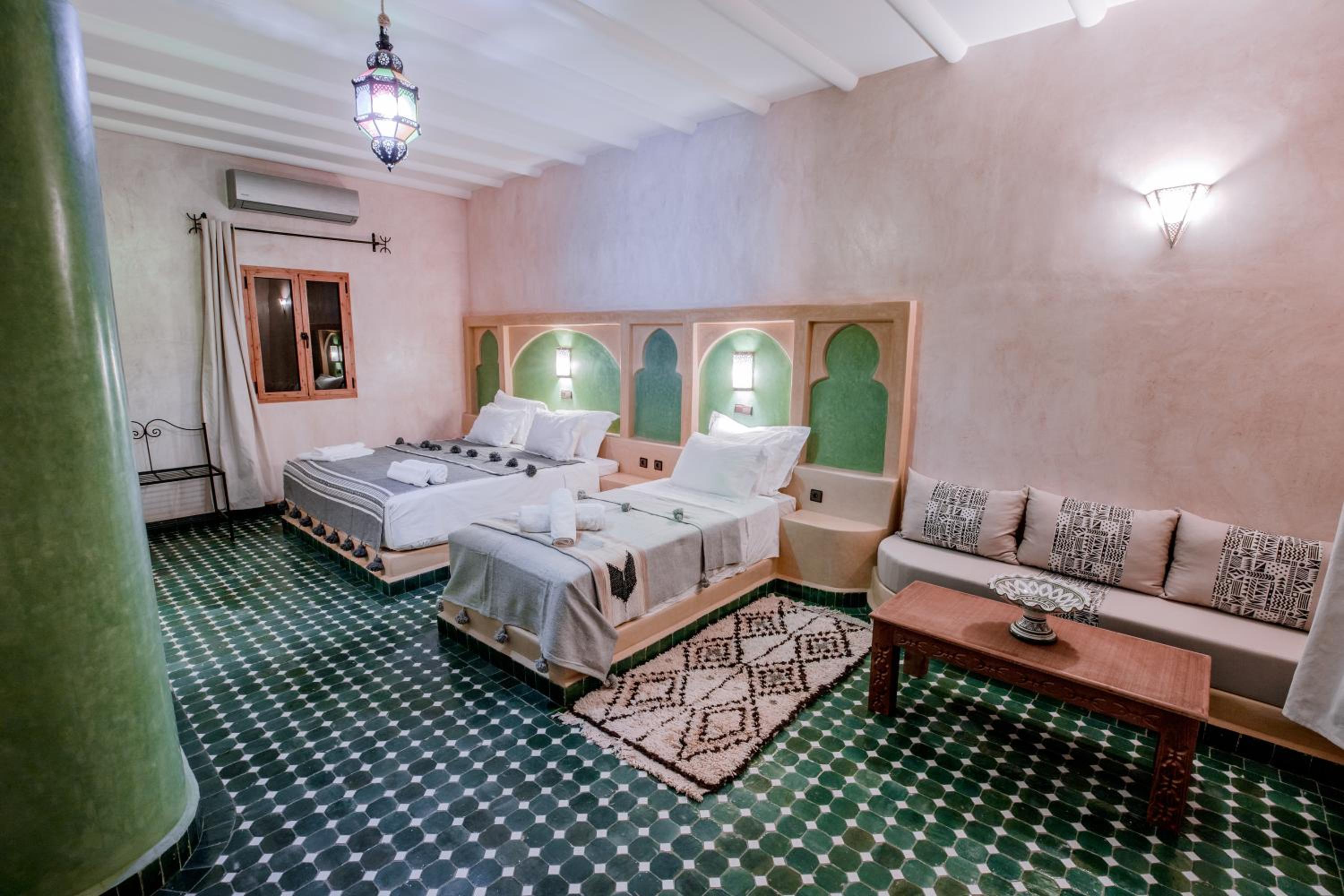 Suite - Photo 12