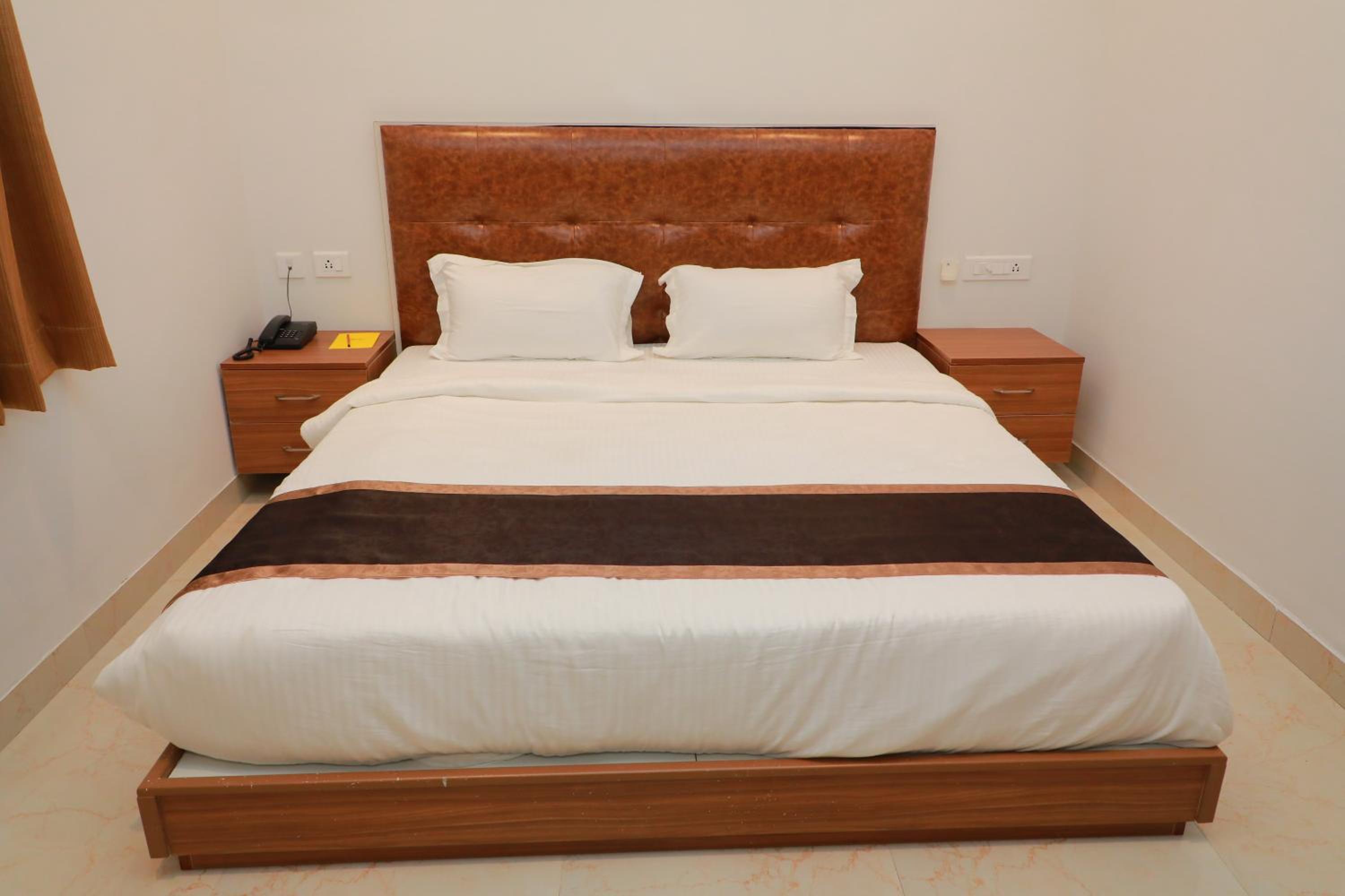 Standard King Room - Photo 1