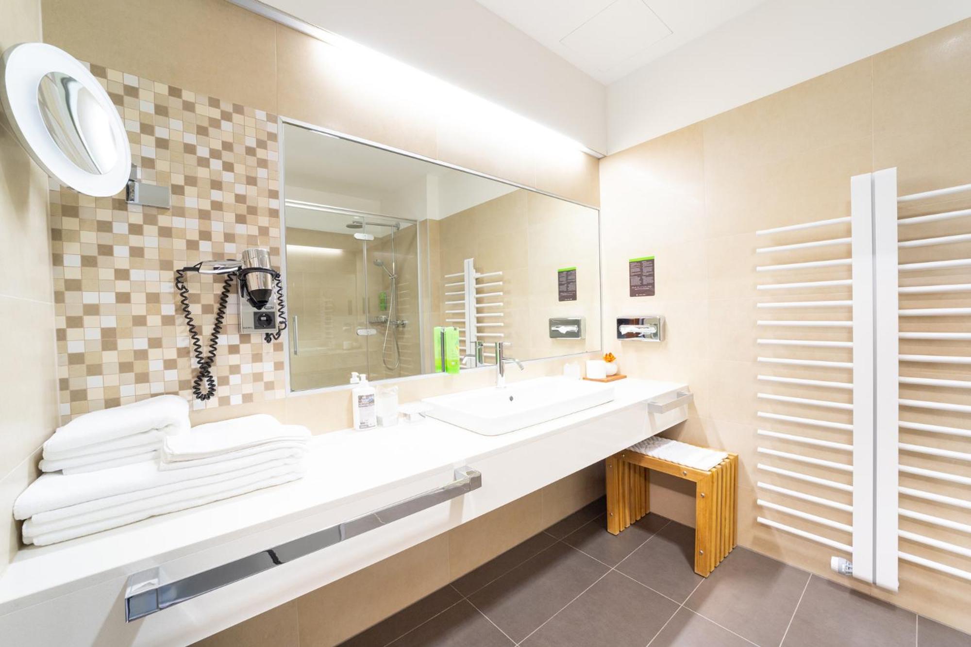 Double or Twin Room - Photo 4