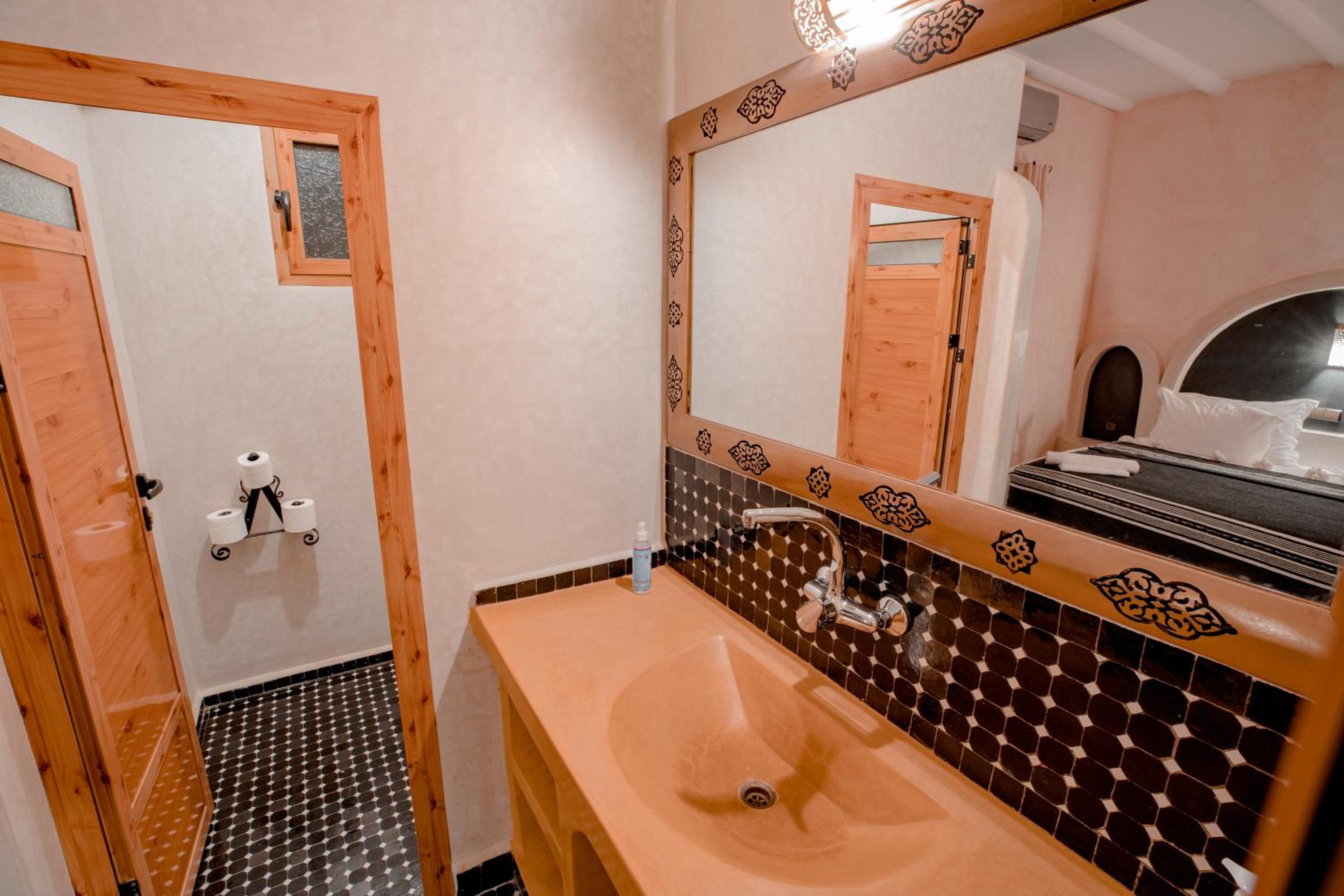 Suite - Photo 10