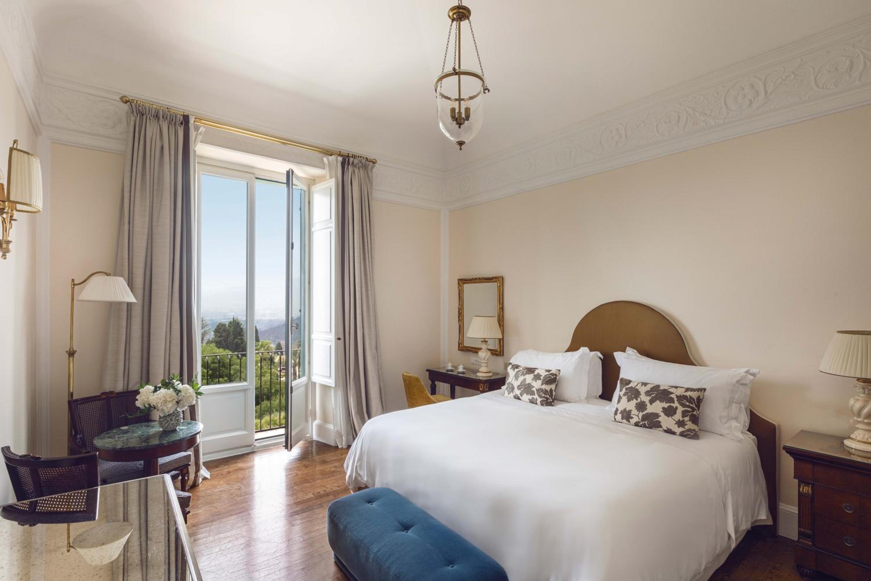 Deluxe Double Room with Balcony or Terrace and Sea View