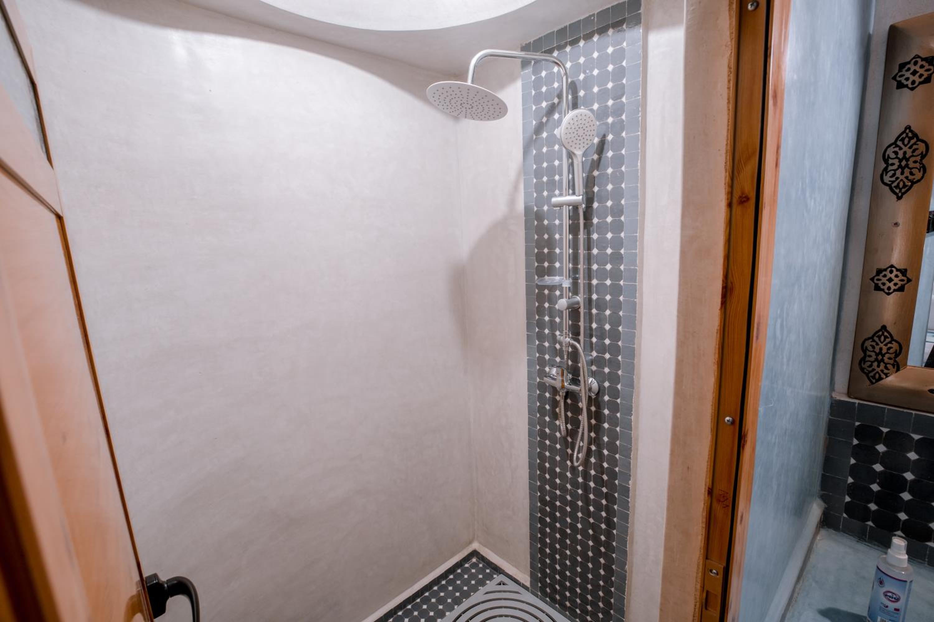 Suite - Photo 3