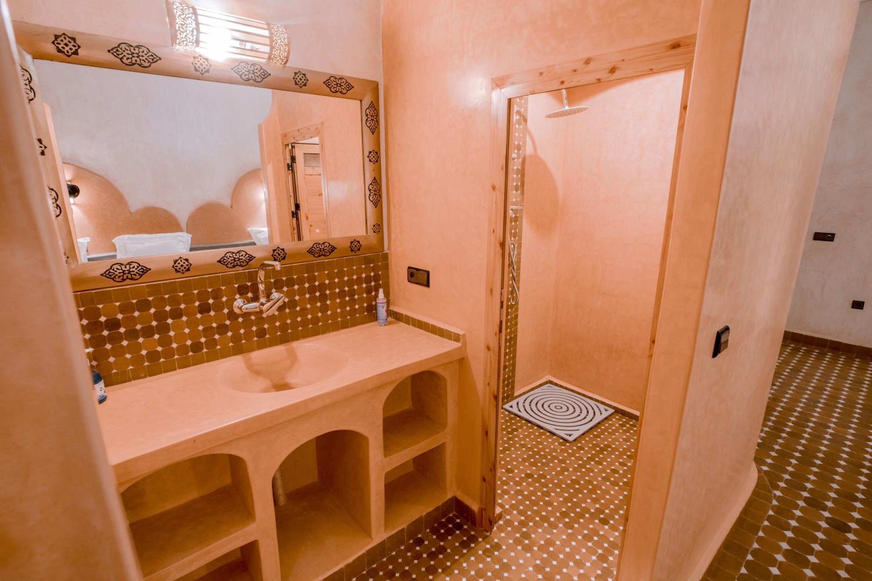 Suite - Photo 2