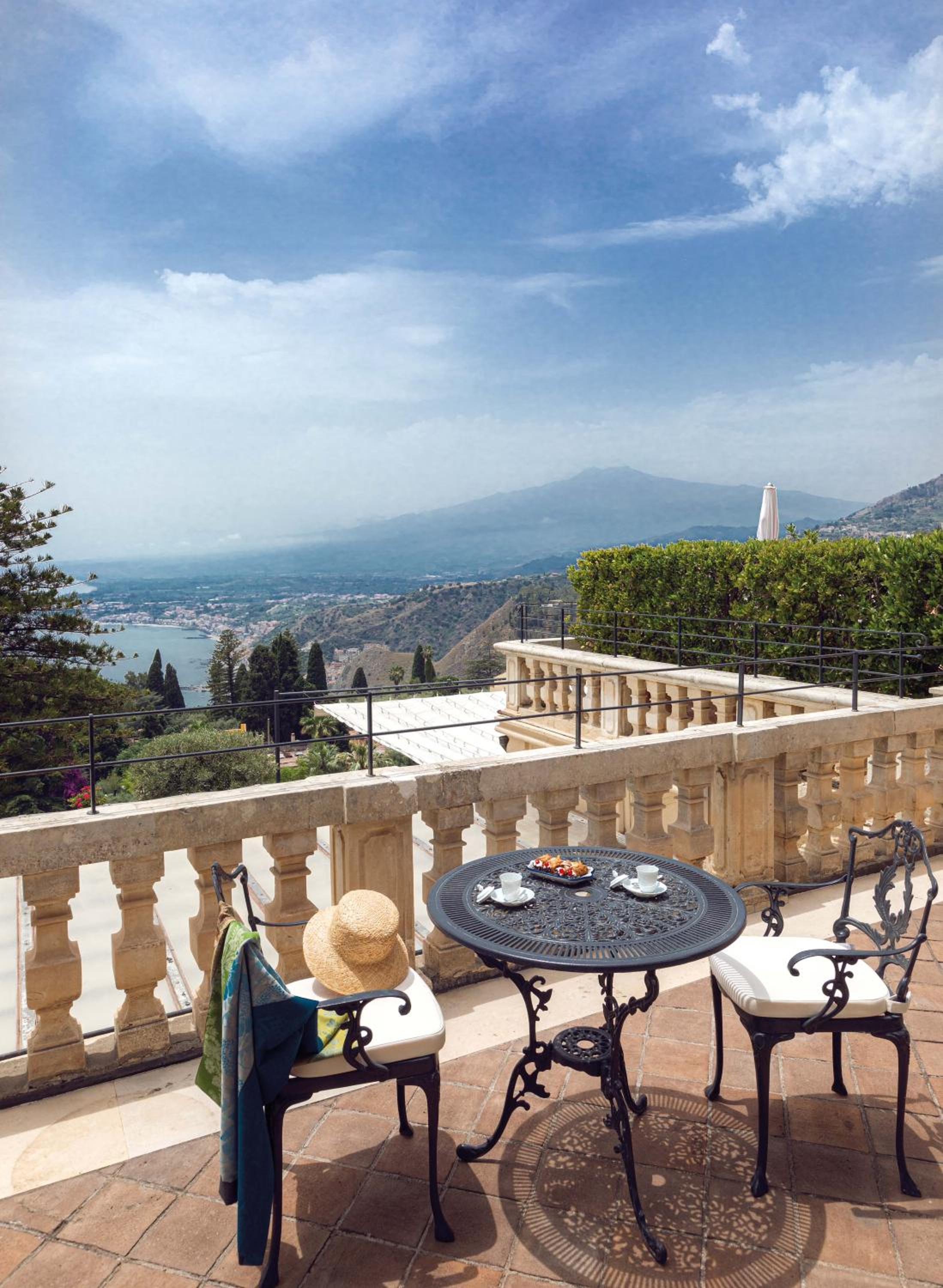 Premium Junior Suite with Terrace and Sea View thumbnail 5