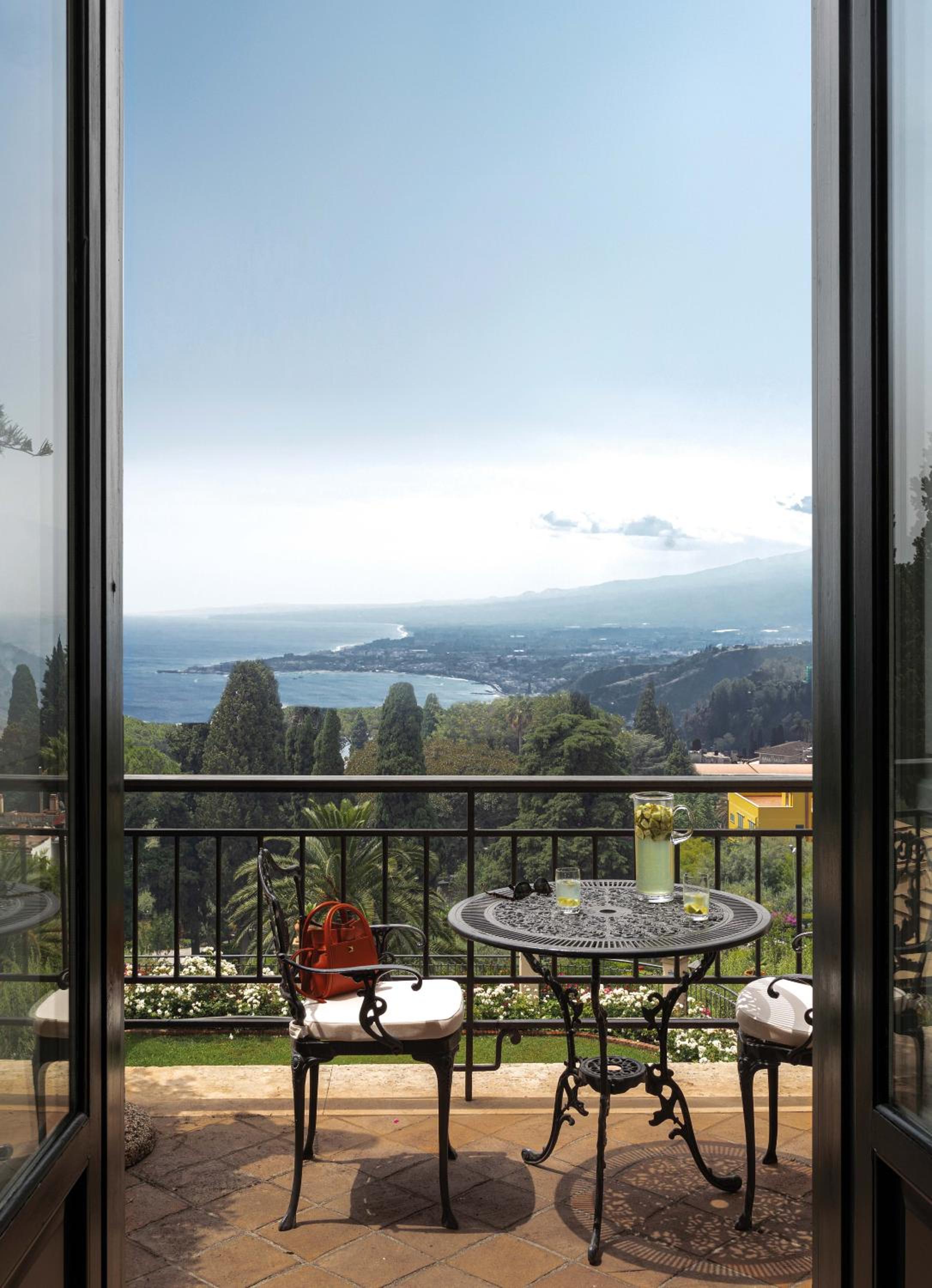Deluxe Suite with with Balcony or Terrace and Sea View