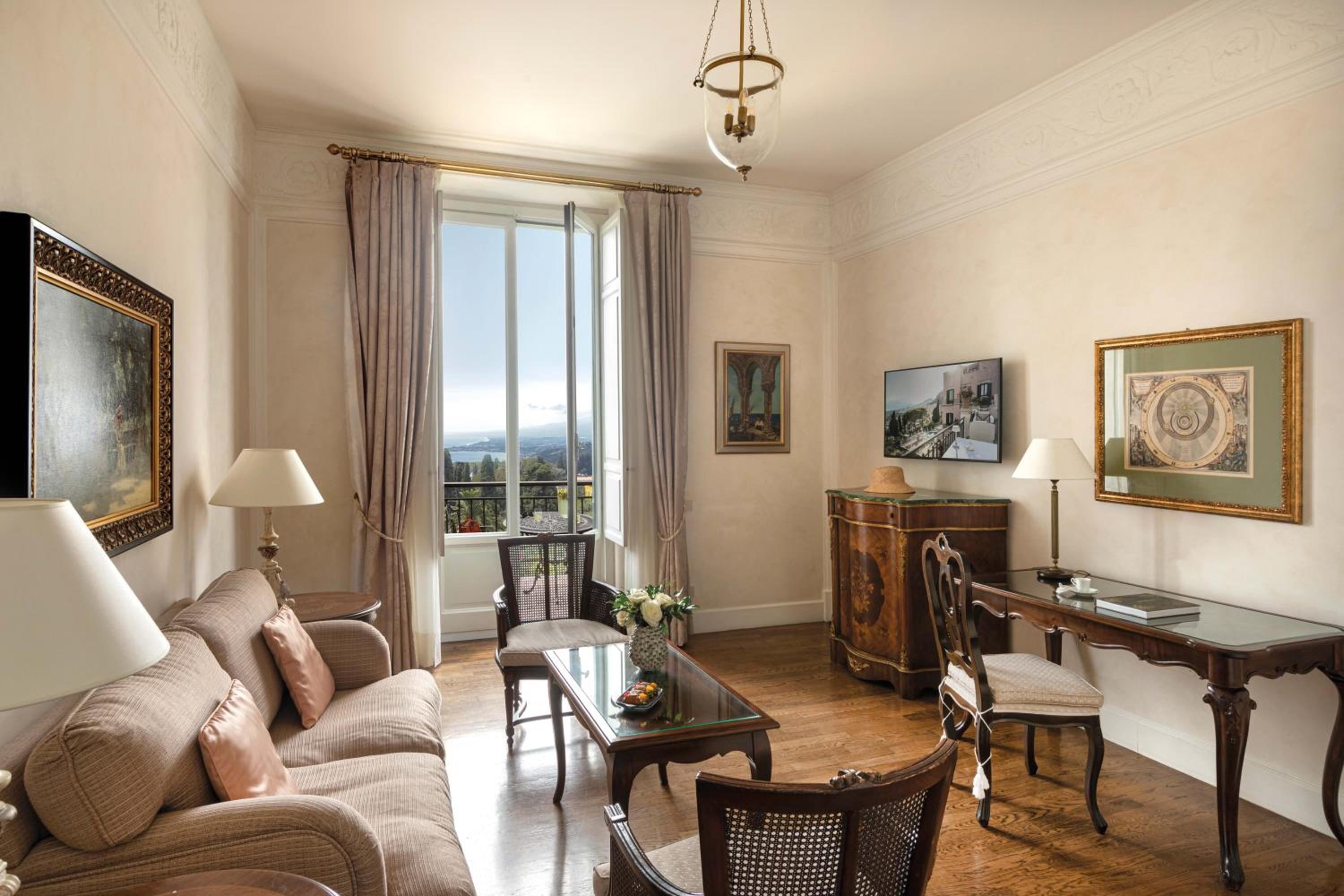 Deluxe Suite with with Balcony or Terrace and Sea View - Photo 10