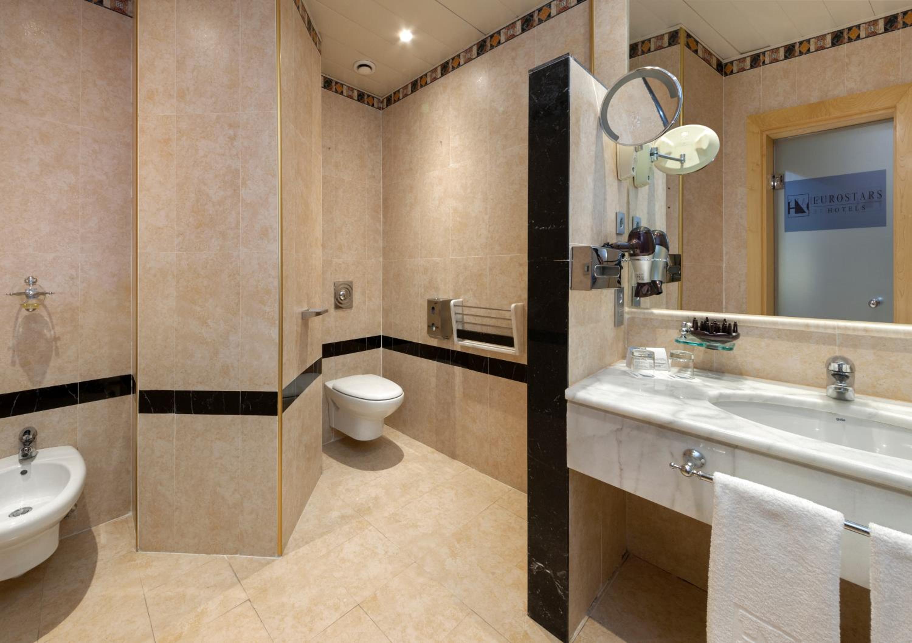 Superior King or Twin Room - Photo 3