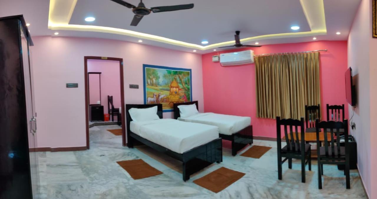 Standard Double Room with Fan - Photo 2